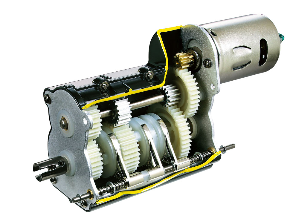 走行中に送信機の操作でギヤチェンジが可能な3速トランスミッションを搭載している