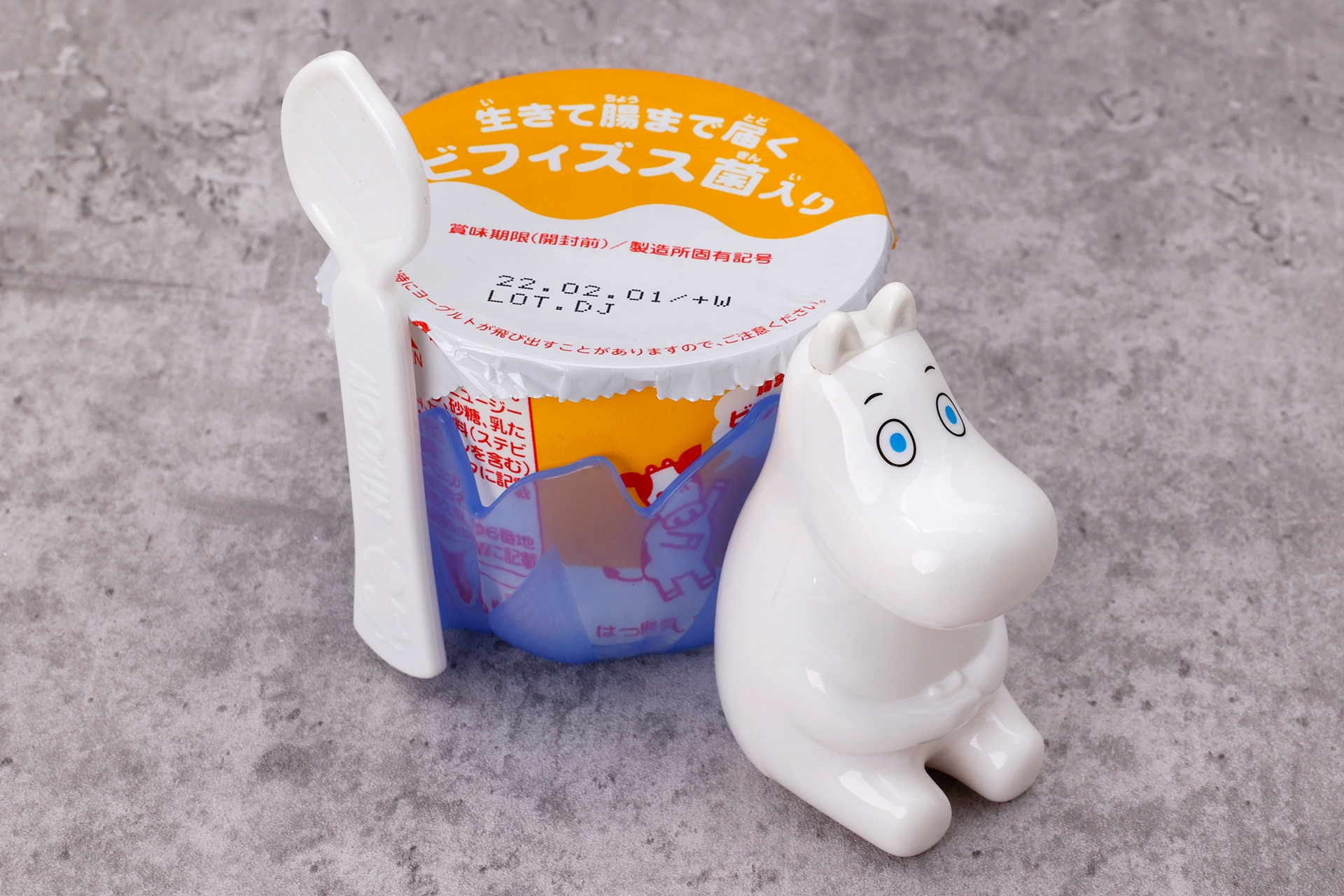 カップホルダー部分には、ハッピーセットのヨーグルトをそのままセットすることができる