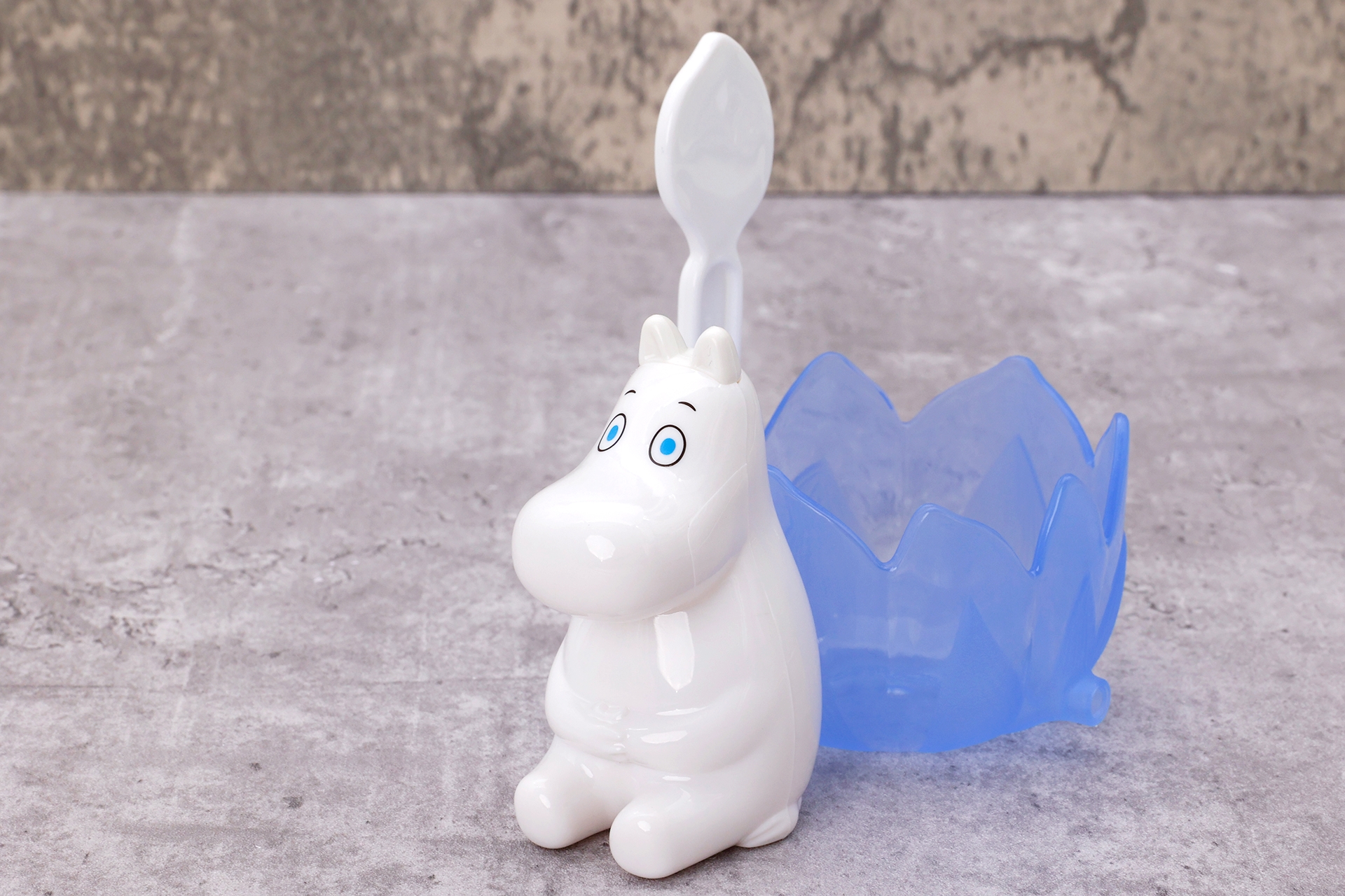 カップホルダー部分は花をモチーフにしたようなデザインになっている