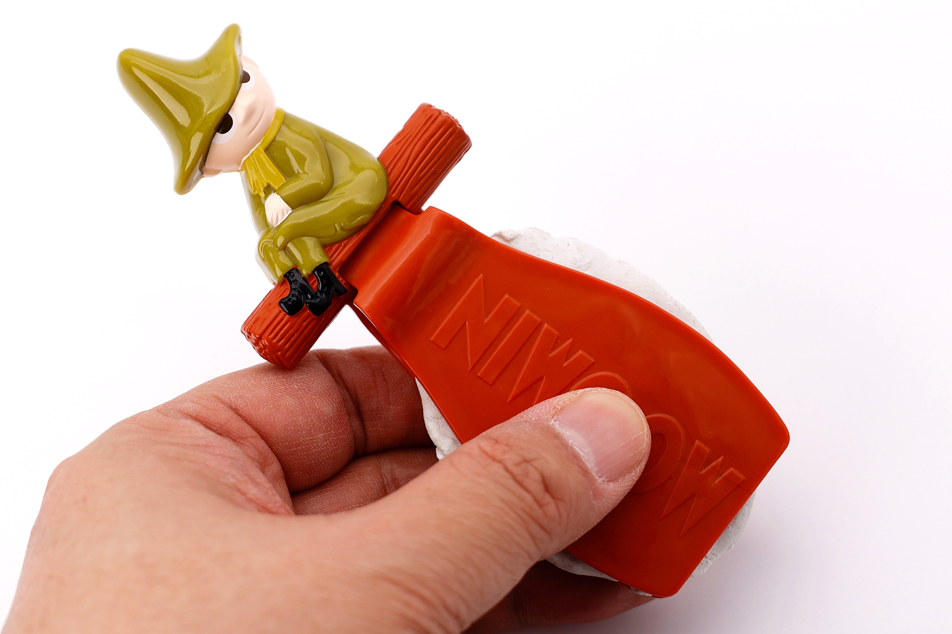 ためしに手元にあったねりけしで型押しをしてみることに