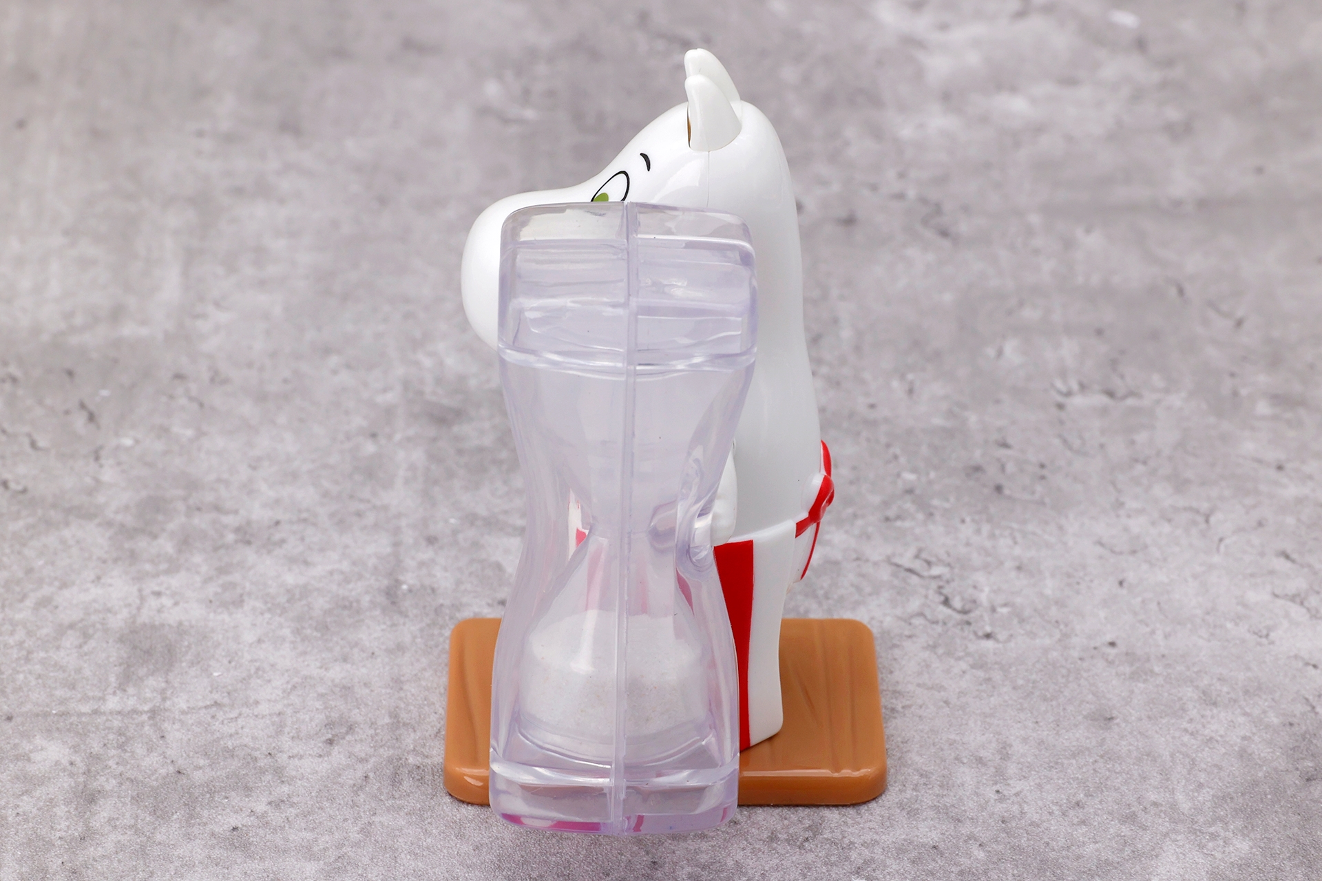 こちらが横から見たところ。結構、砂時計部分が大きいことがわかる