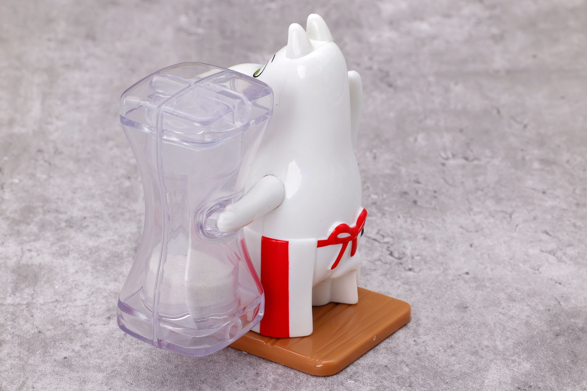 片側に大きな砂時計が付いている割には、土台がしっかりしているせいか安定している