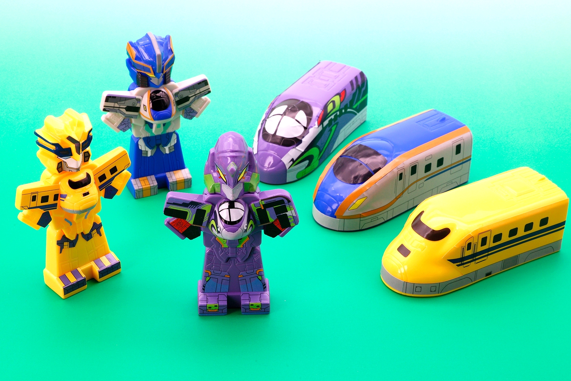 こちらが第2弾の「新幹線変形ロボ シンカリオンZ」。黄が「シンカリオンZ ドクターイエロー」、紫が「シンカリオンZ 500 ミュースカイ TYPE EVA」、青が「シンカリオンZ E7 アズサ」