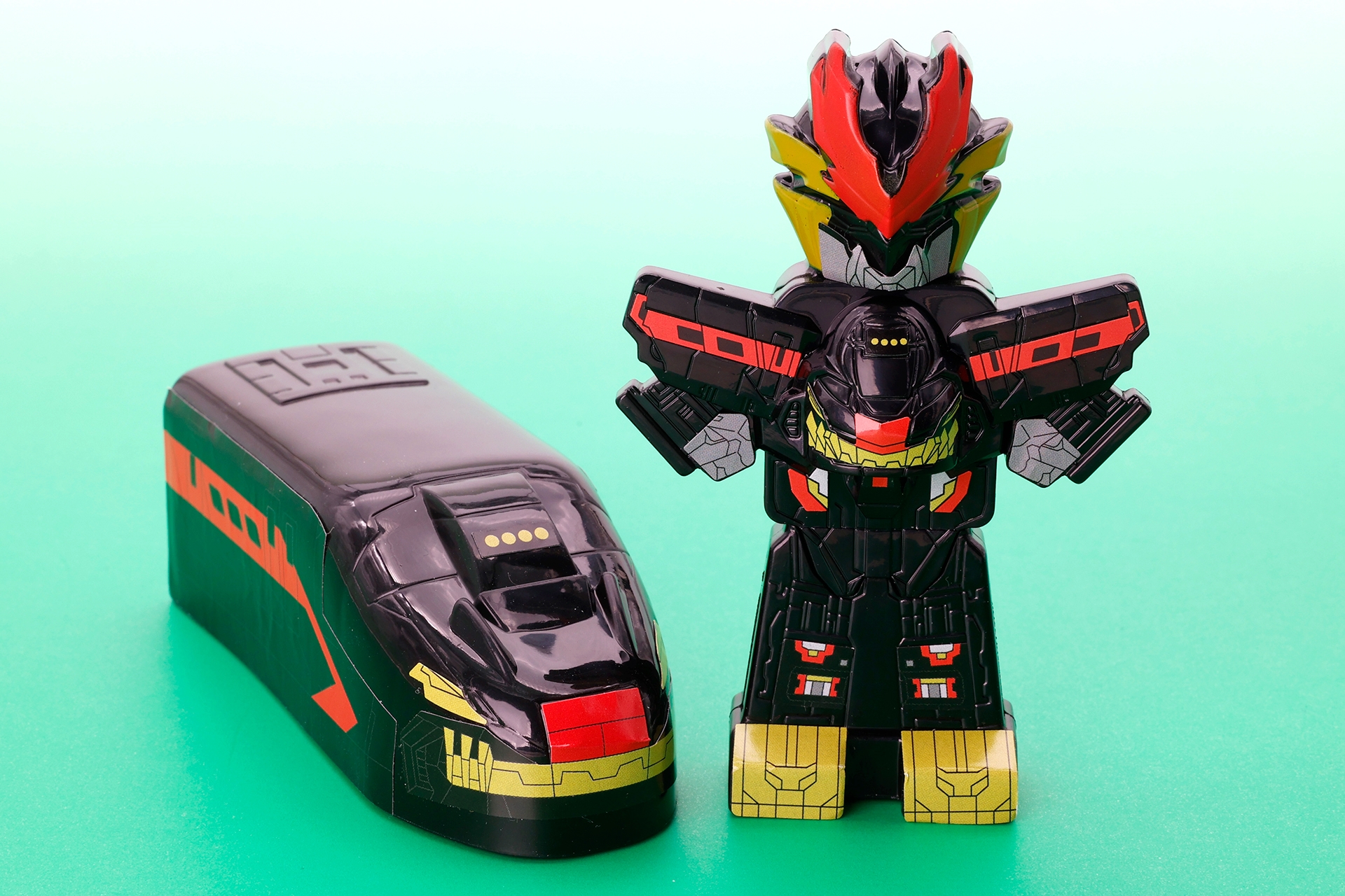 多数のシールを貼り終えただけでも、プラモデルひとつ作った分くらいの達成感が得られた