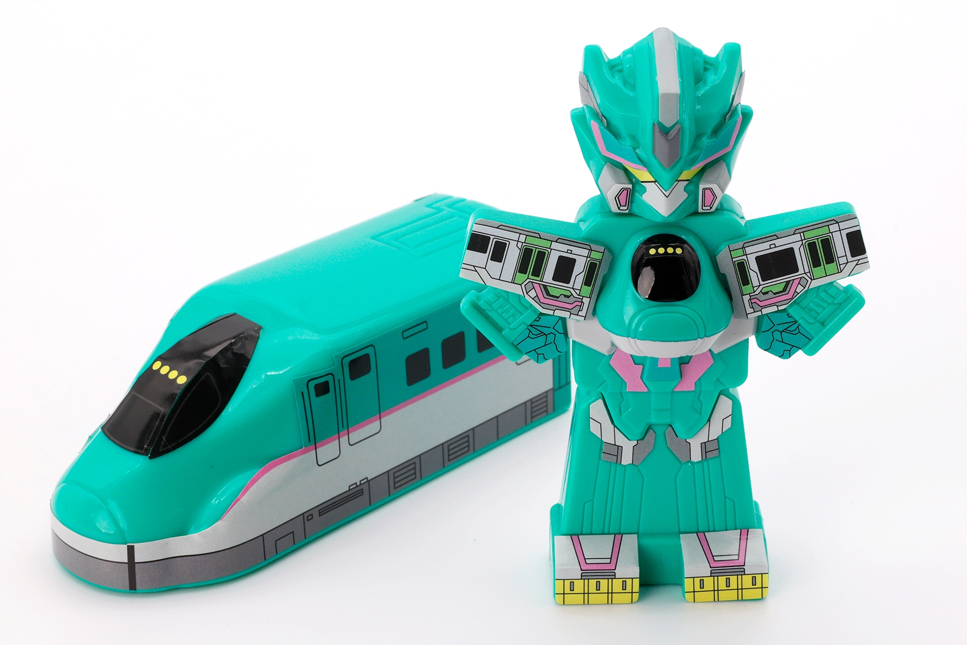 本作の主人公・新多シンが操る「シンカリオンZ E5 ヤマノテ」