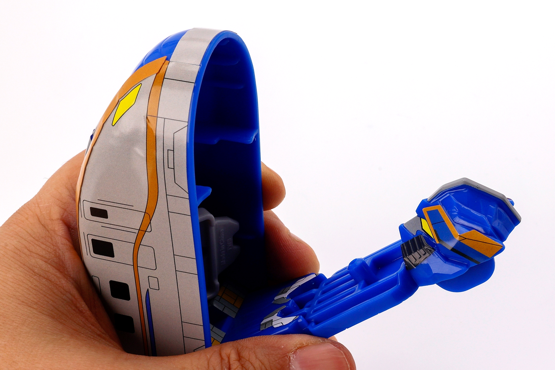 蓋を開けるとシンカリオンのパーツが取り出せる