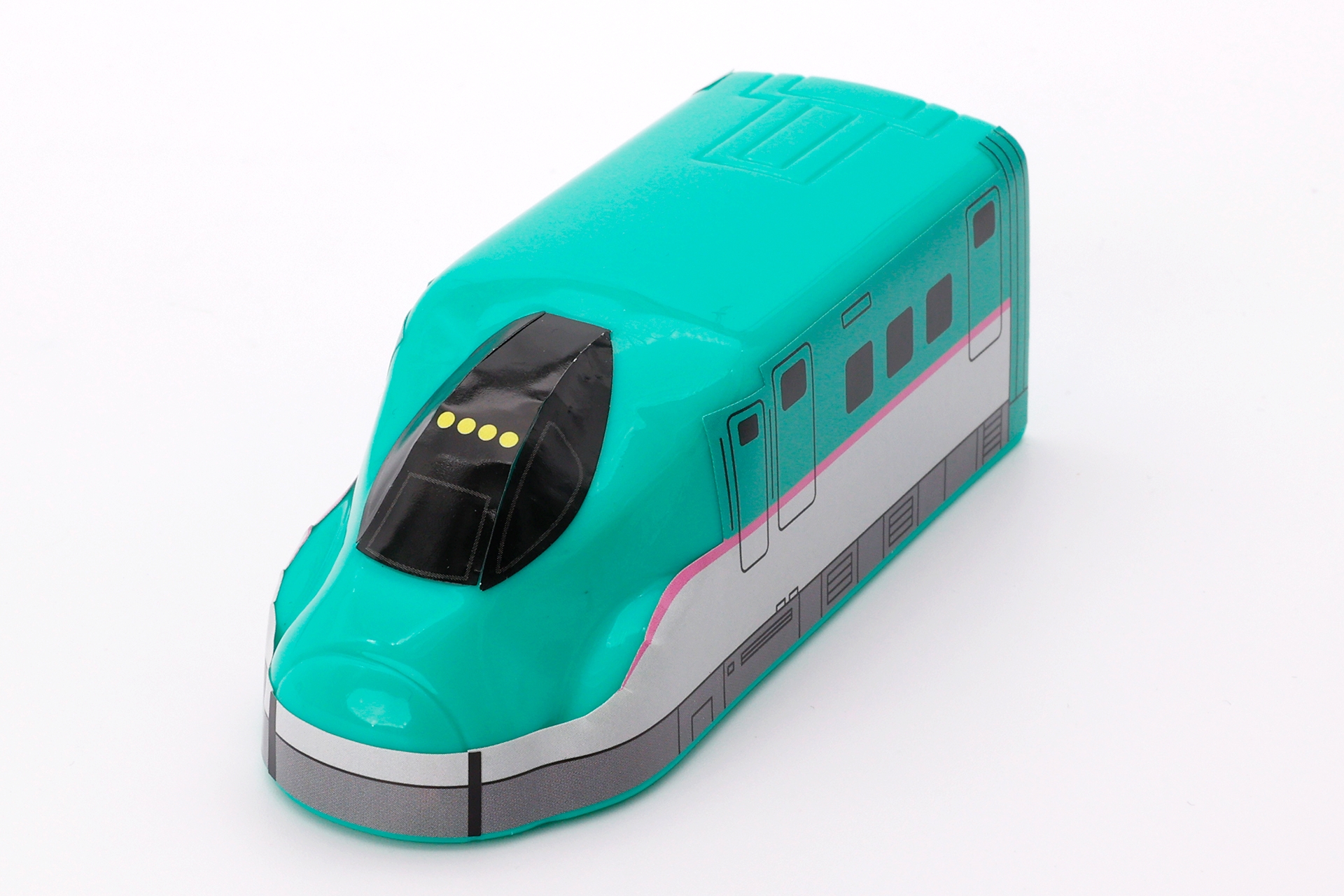 前面の形状が独特でカッコイイ。こうした車両は斜めから見ると、より雰囲気が増す