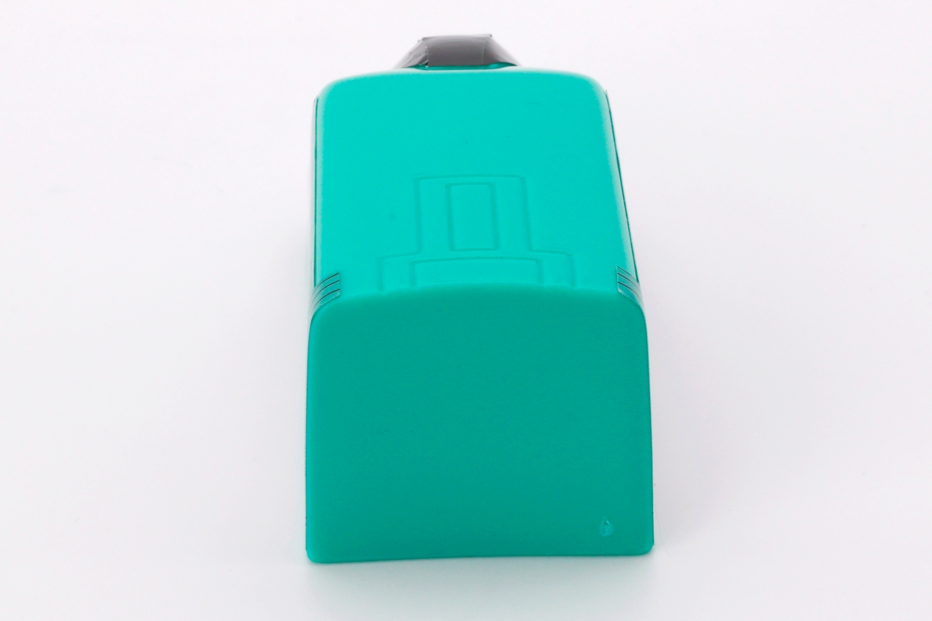 車両背面側にはとくにシールなどは貼らず、すっきりとした感じだ