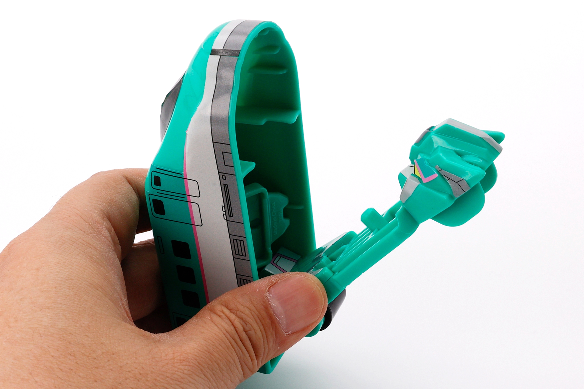 側面を開くと、ふたつのパーツが取り出せる