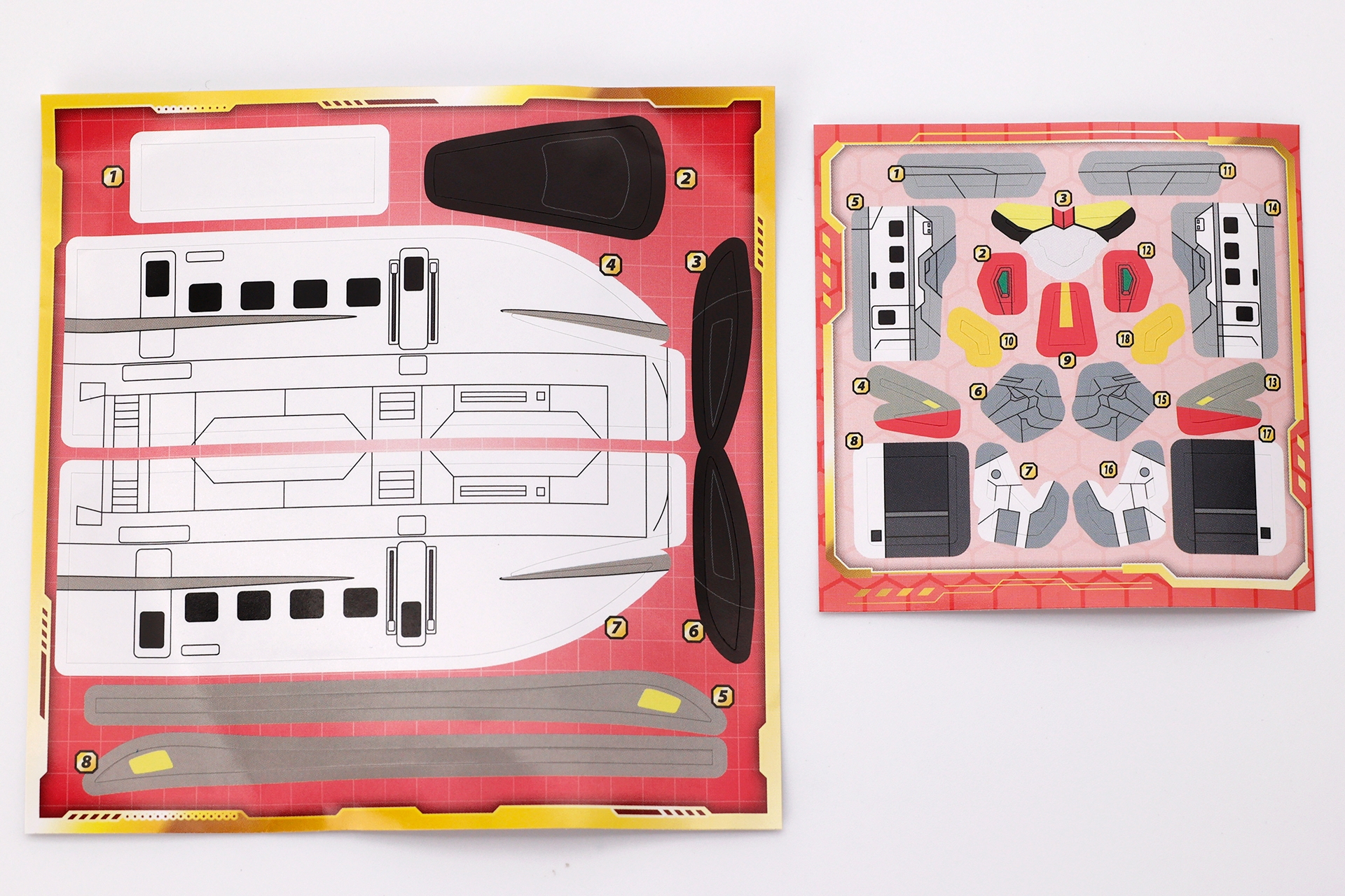 同梱されているシール。車両側も多めとなっている