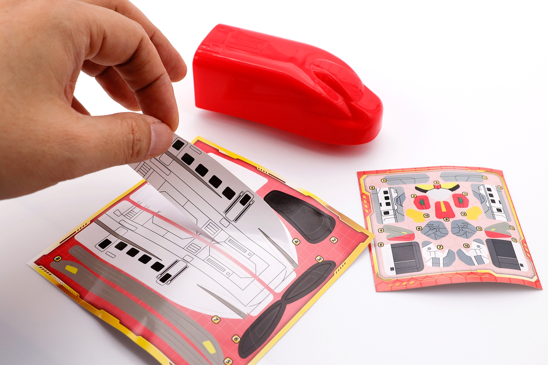 準備が整ったら、さっそくシールを貼っていこう