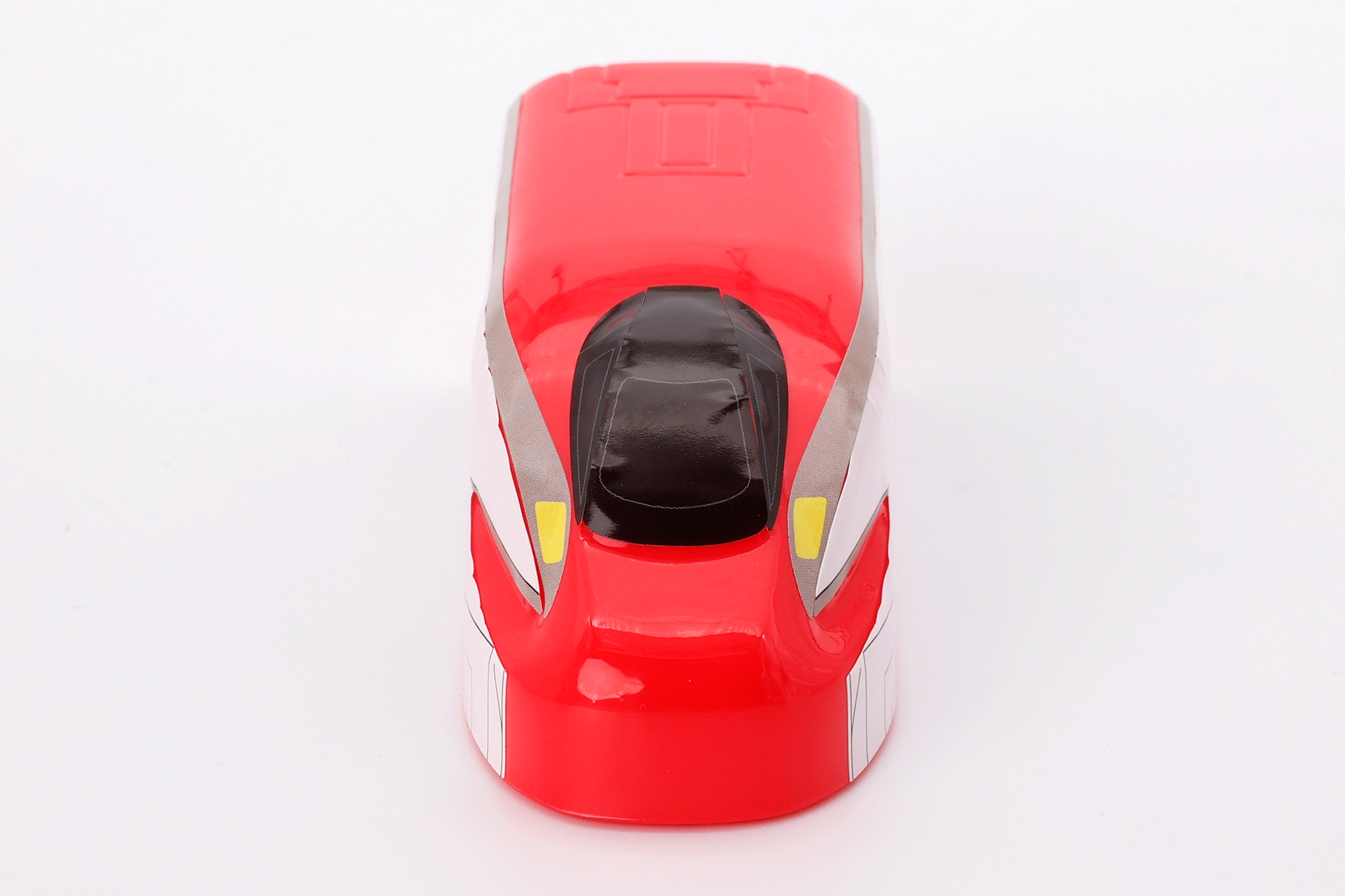 JR東日本のE5系がモデルの新幹線「E6系こまち」。赤いボディが印象的な車両だ