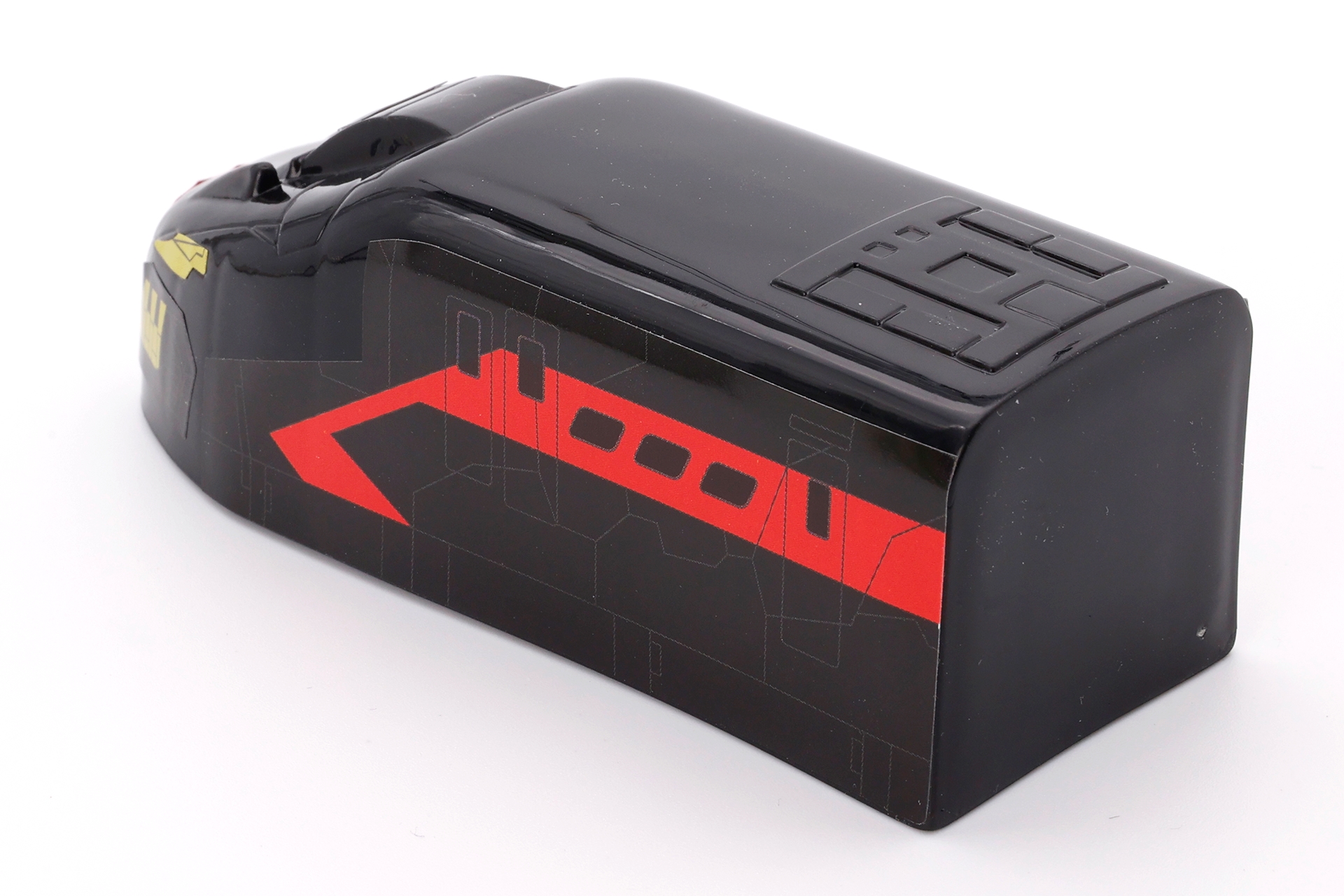 元々の素材もあるが、黒いボディに光が微妙に映り込む質感になっている