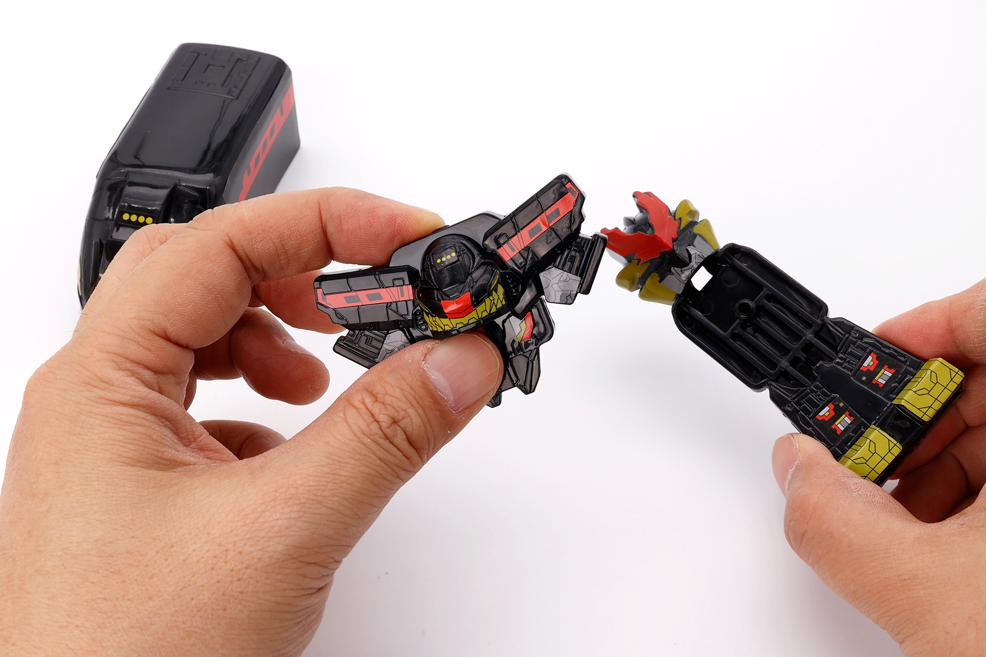 胸部部分とそれ以外のパーツを組み合わせると完成だ