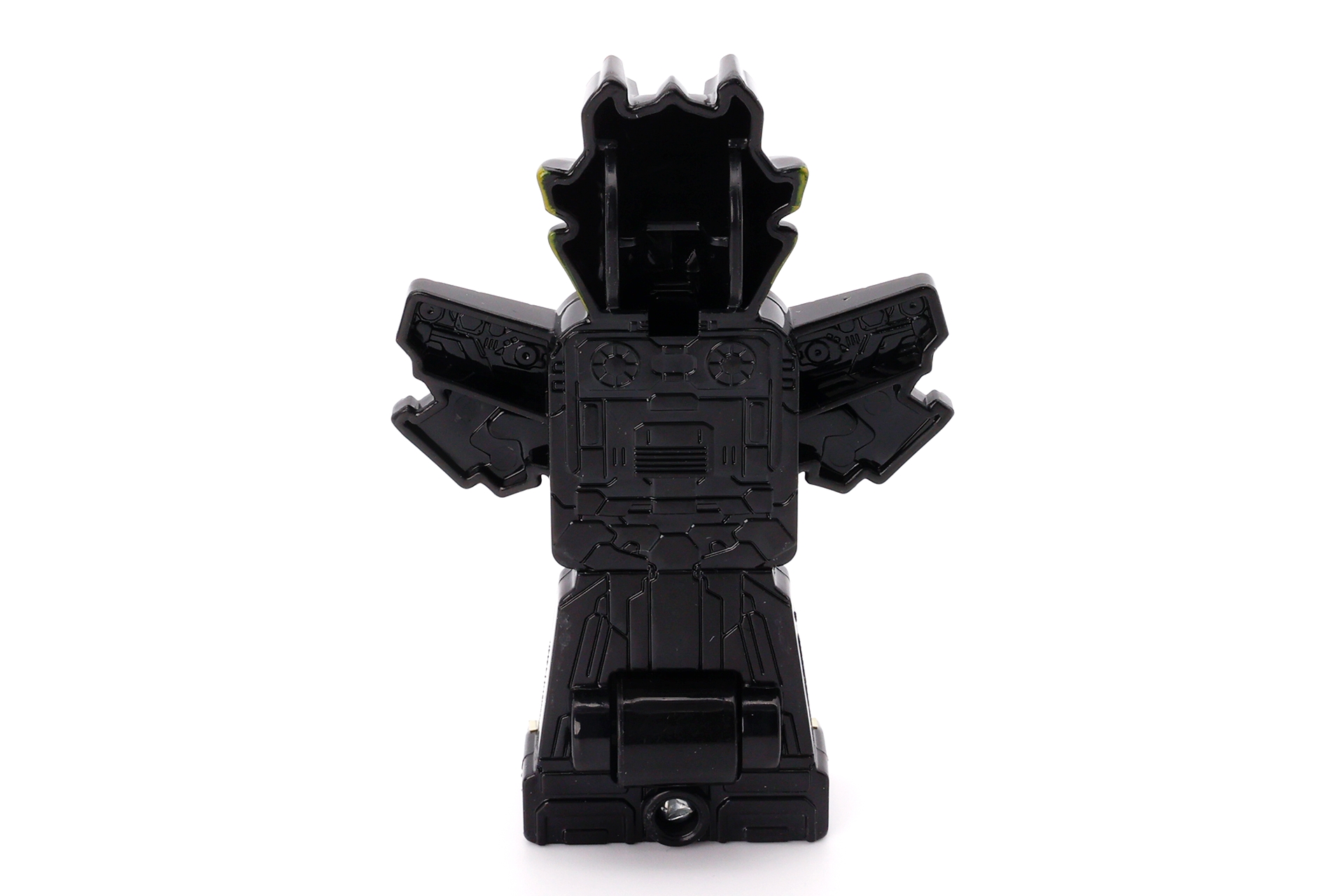 背面側はこんな感じだ。黒が基調となっているためか、車輪部分も目立たず馴染んでいる