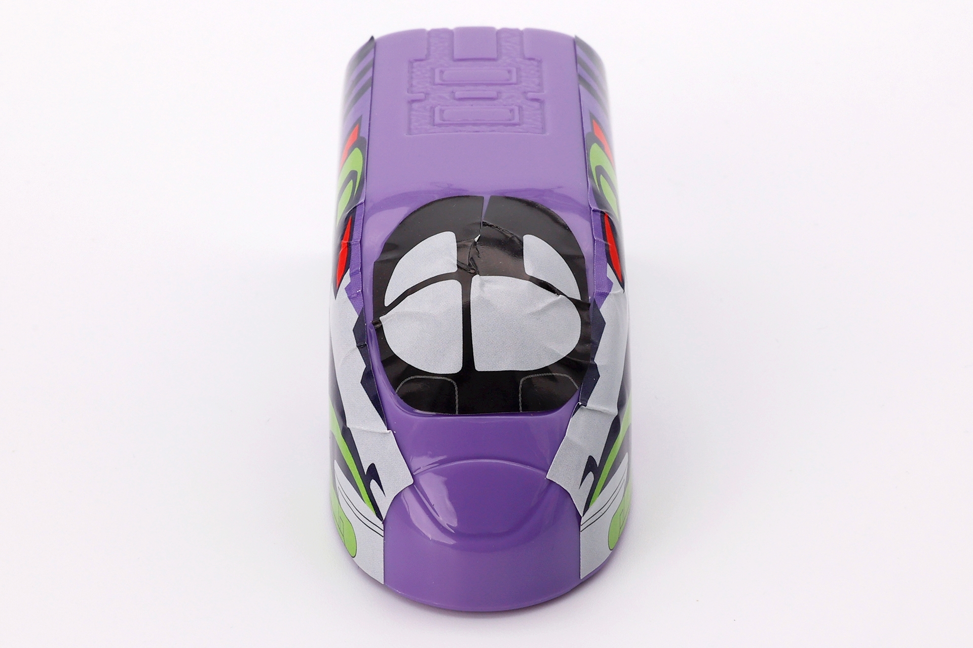 新幹線を、エヴァンゲリオン初号機カラーにラッピングしたようなデザインが採用されている