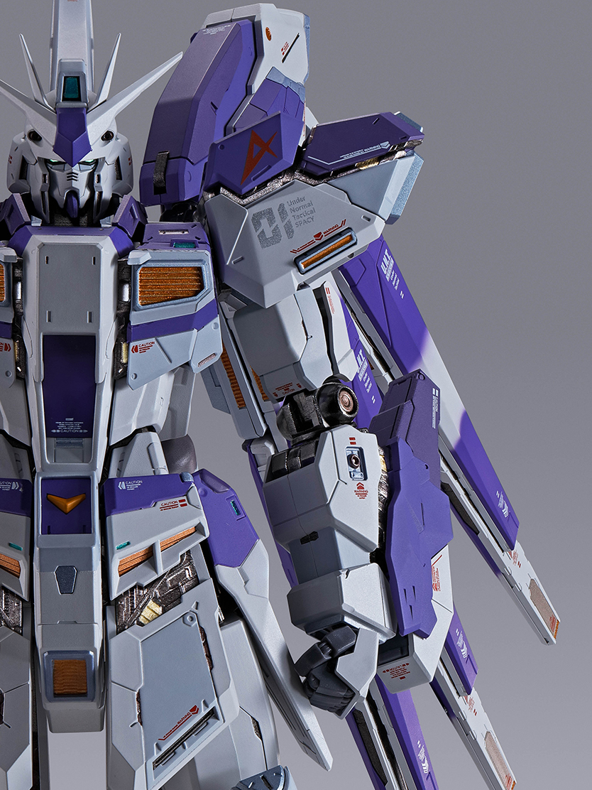 装甲が展開して、内部メカニックが露出