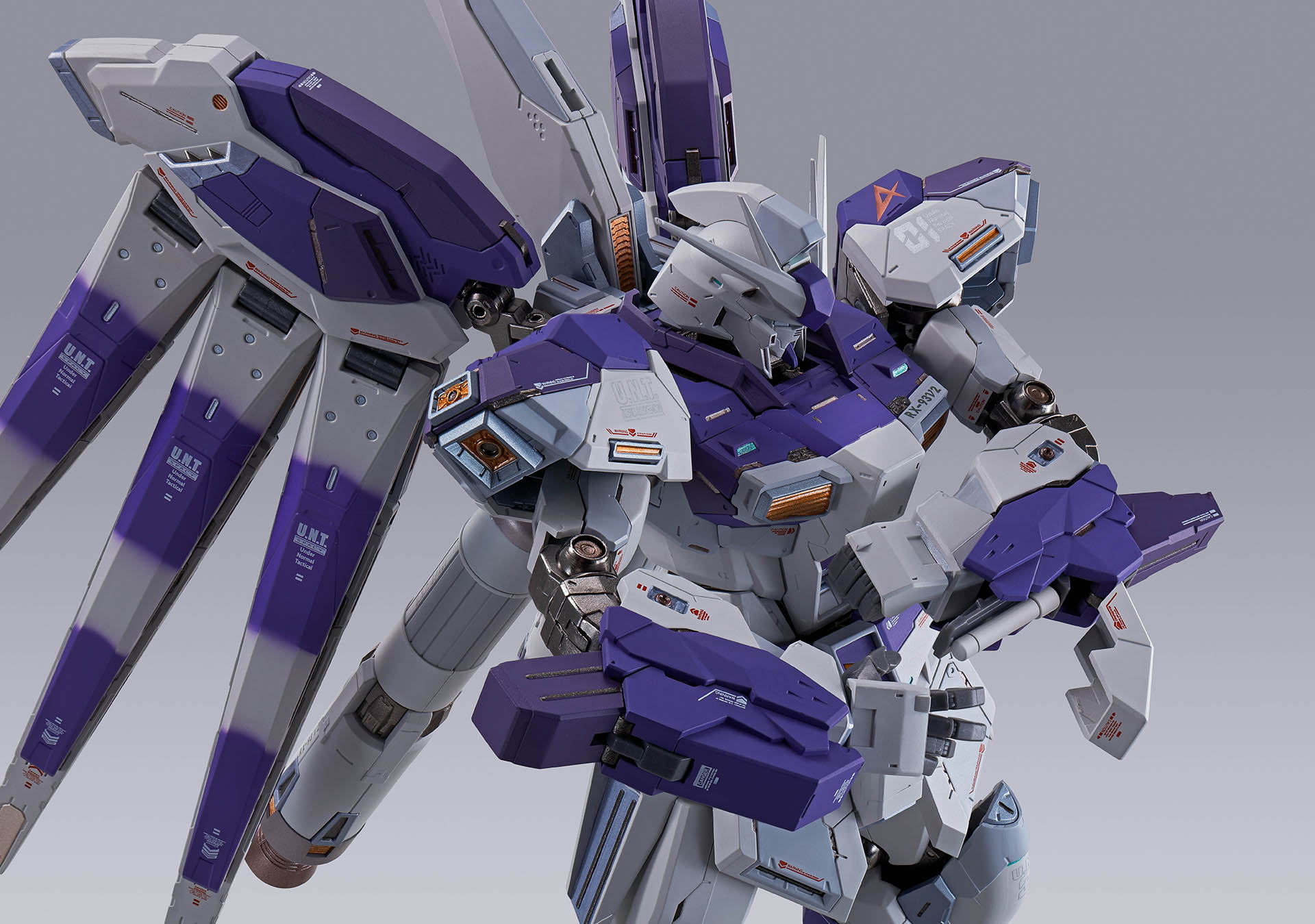 シールドの裏にはミサイルを搭載