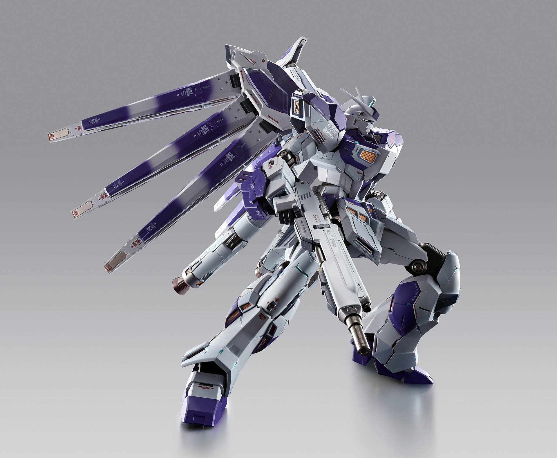 ビームライフルにはイラストに描かれたスリングも造形されている