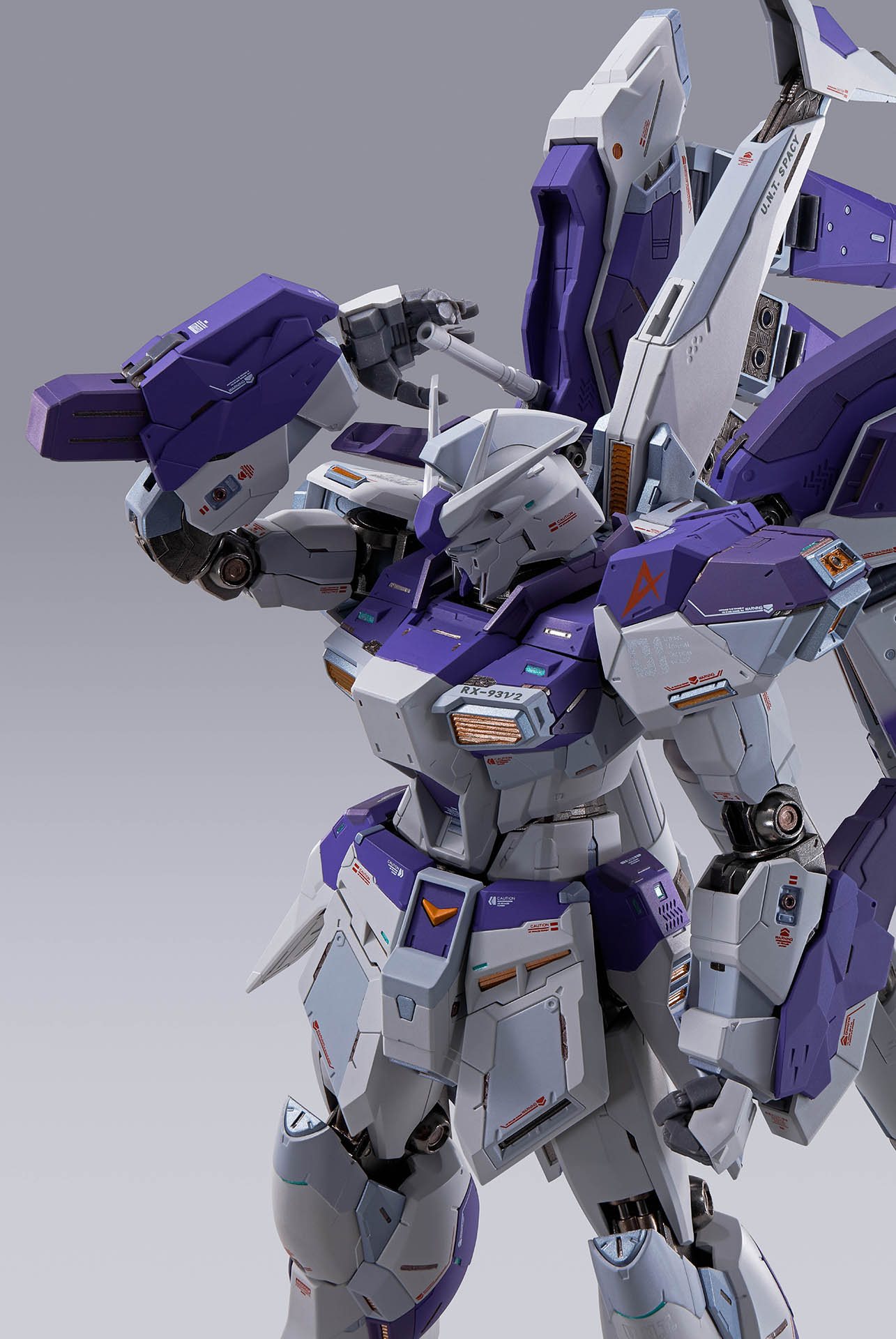 シールドの裏にはミサイルを搭載