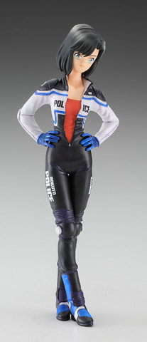 逮捕しちゃうぞ」の女性警官、辻本夏実がライダースーツ姿でレジン
