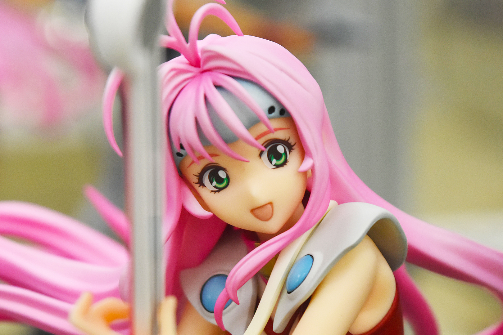 マックスとミリアの娘、ミレーヌ。両親とはあまり似ておらず、ピンクの髪が特徴的