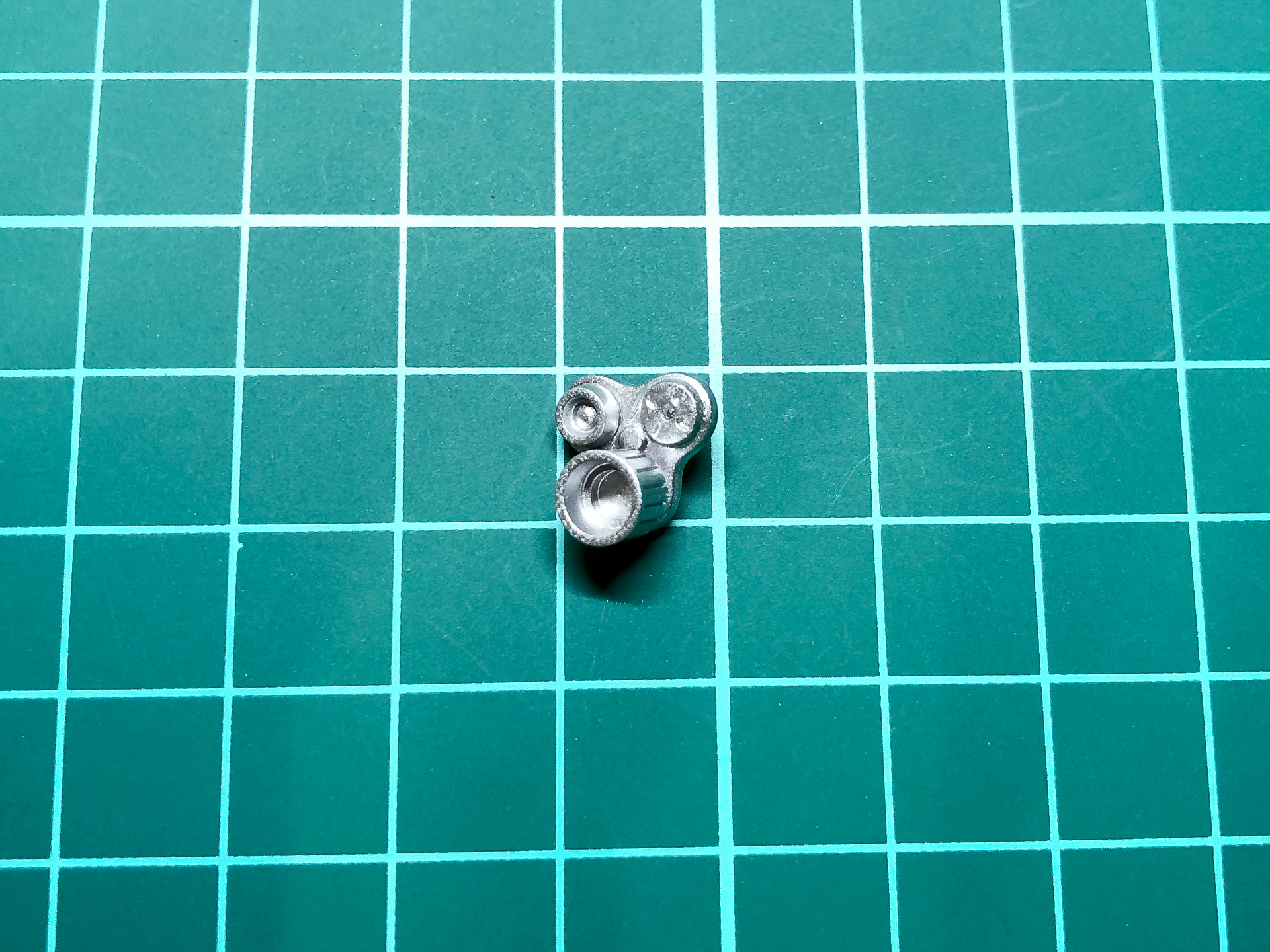 塗装を行なったスコープパーツ。Exシルバーはなんにでも使える定番のシルバーです。