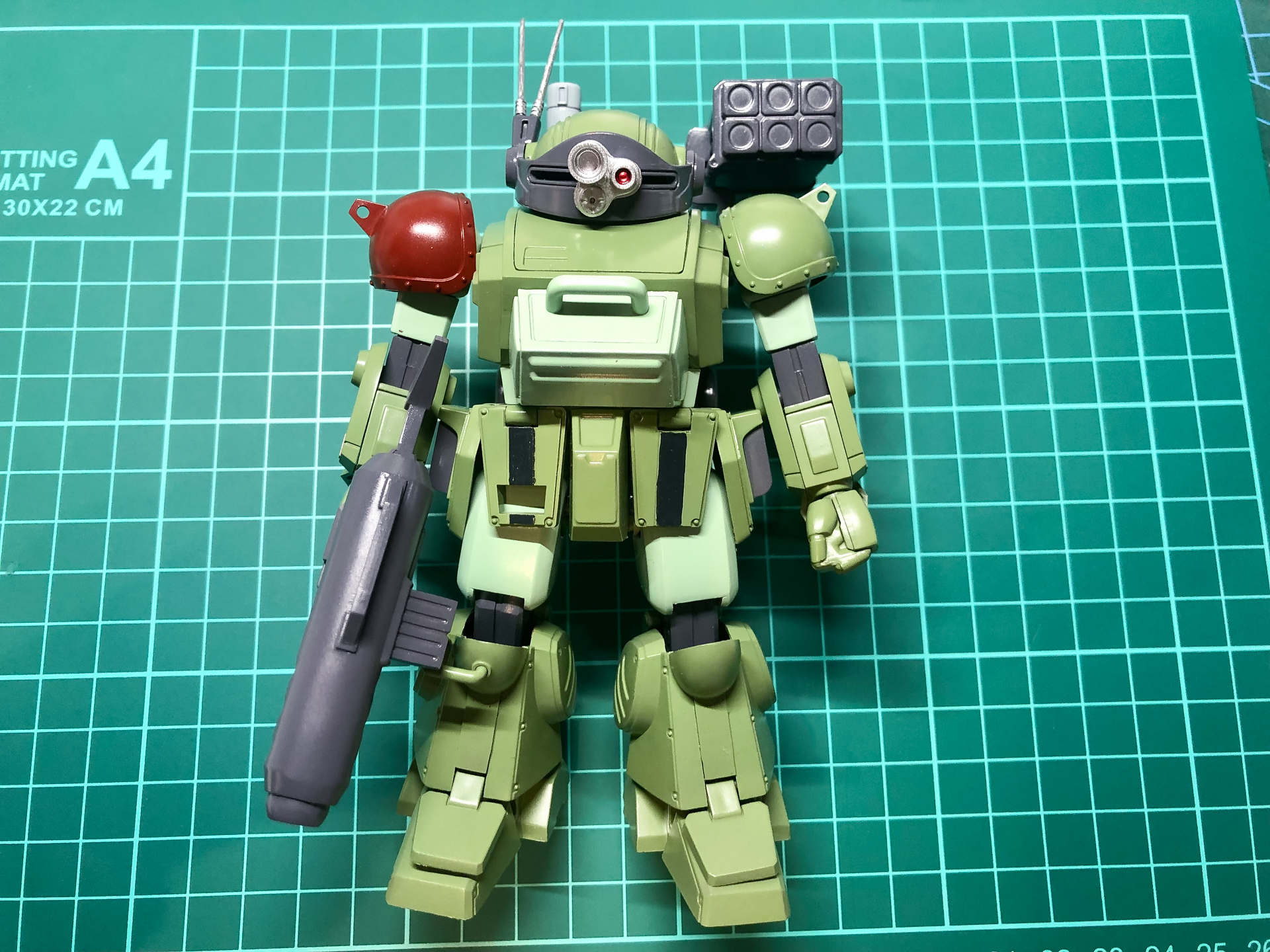 塗装後の組み立て。このままでも十分にかっこいいと思いますが、もうひと手間加えてよりかっこよくしていきます。