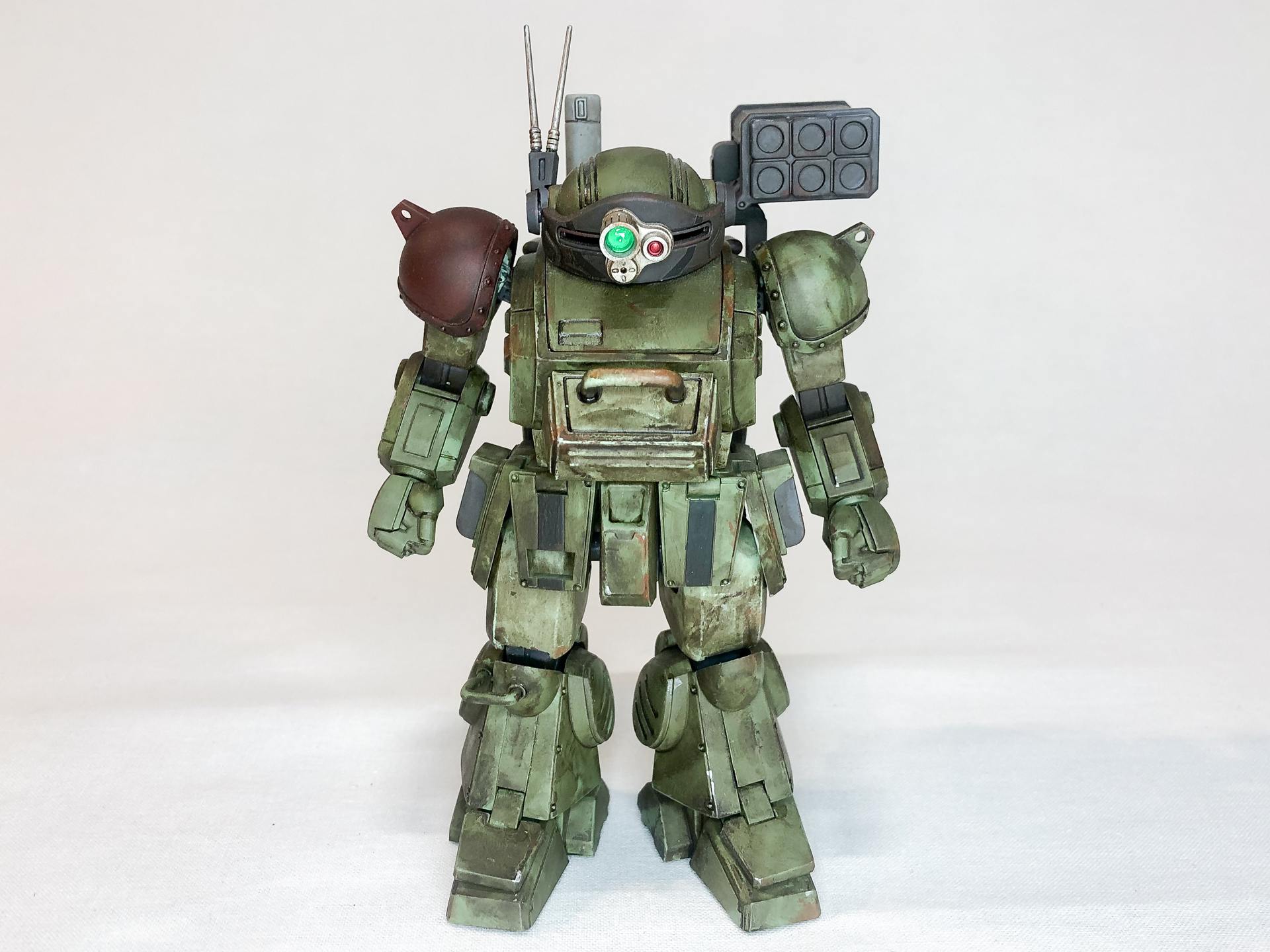 素立ちの状態で四方から見てみます。無骨なデザインがウェザリングと非常にマッチしています。