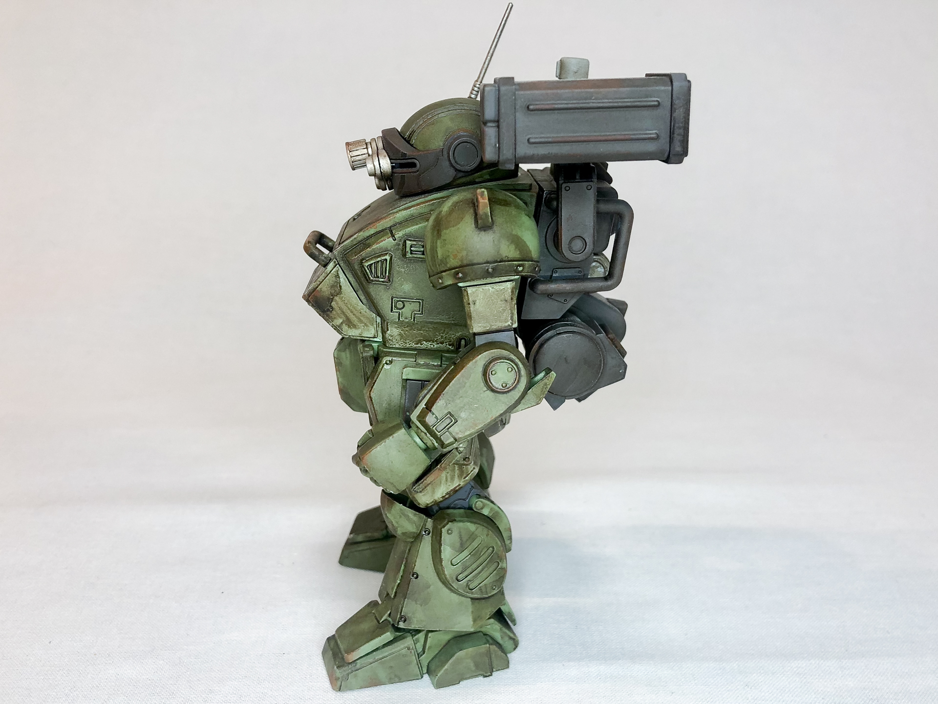 素立ちの状態で四方から見てみます。無骨なデザインがウェザリングと非常にマッチしています。