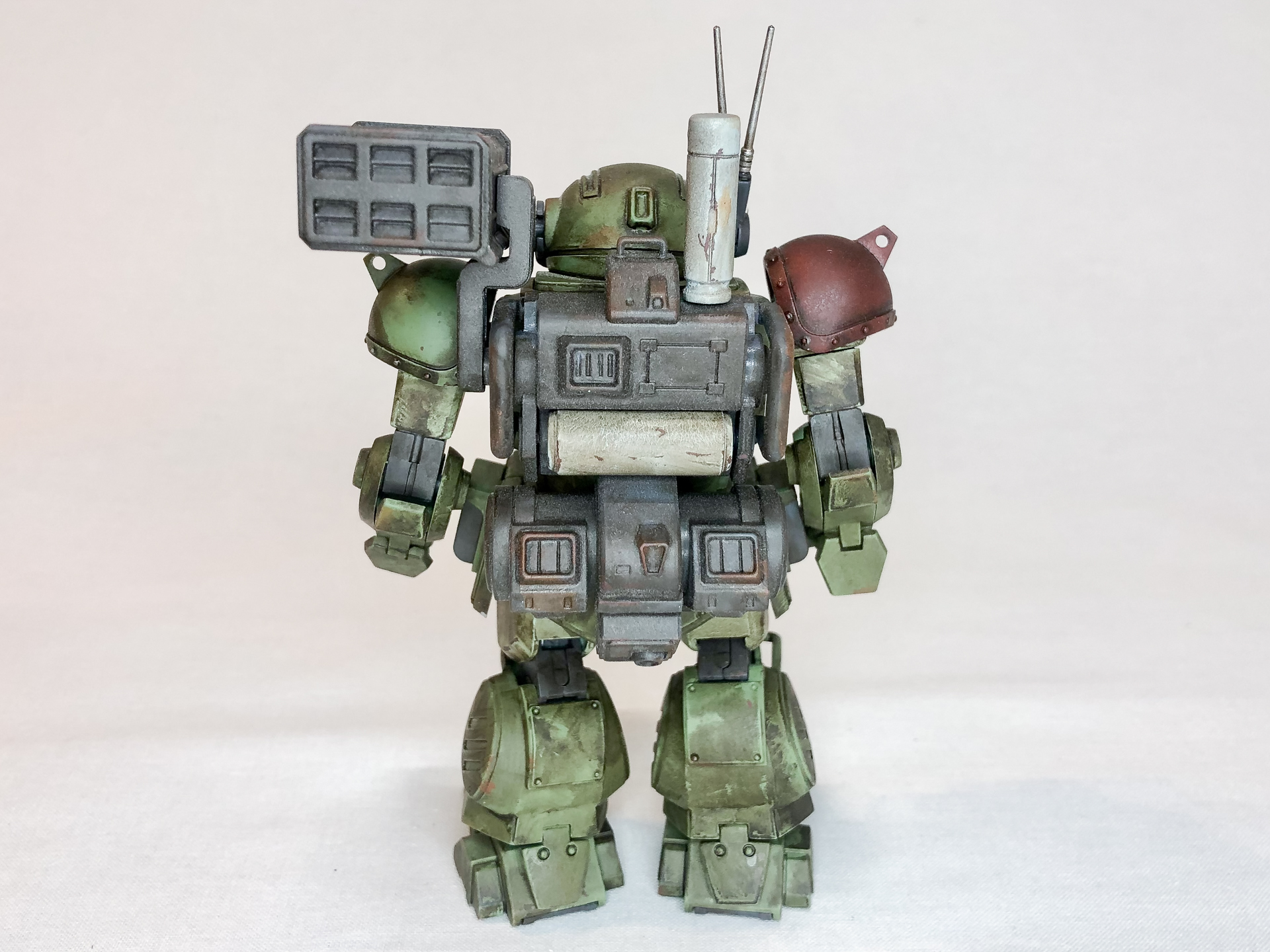 素立ちの状態で四方から見てみます。無骨なデザインがウェザリングと非常にマッチしています。