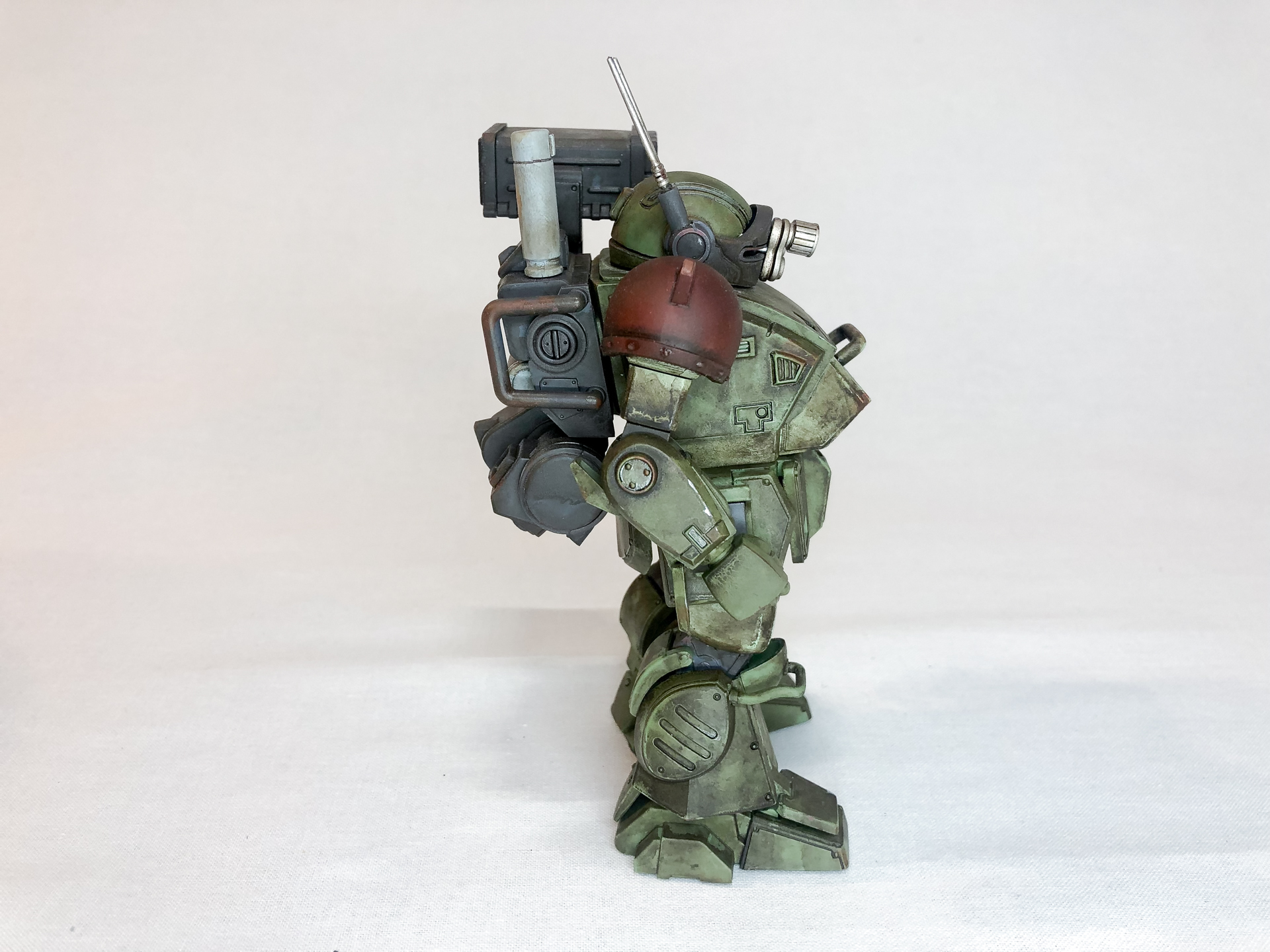 素立ちの状態で四方から見てみます。無骨なデザインがウェザリングと非常にマッチしています。