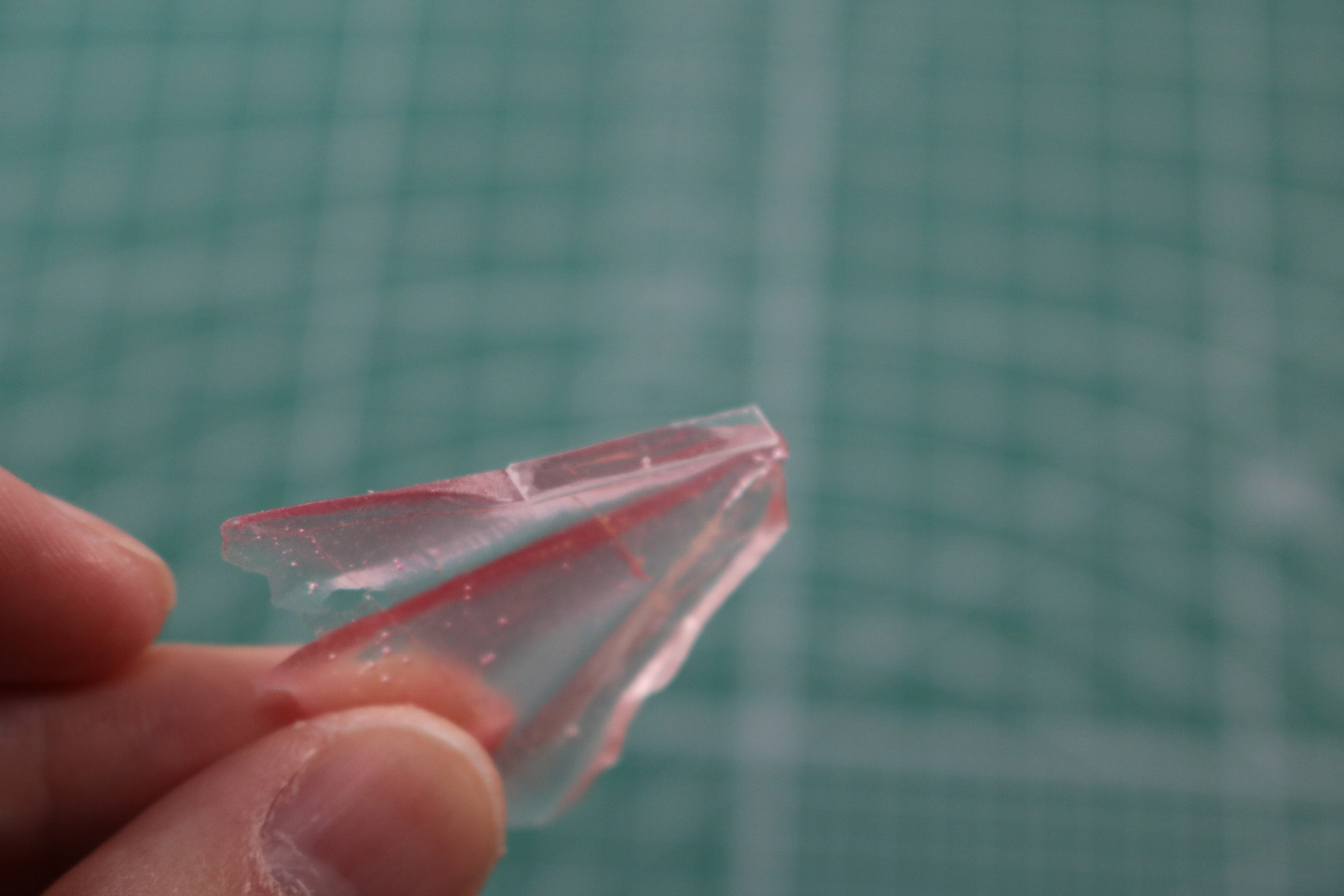 最後に切り出したプラ板で厚みを調整し、脱着できるようにする