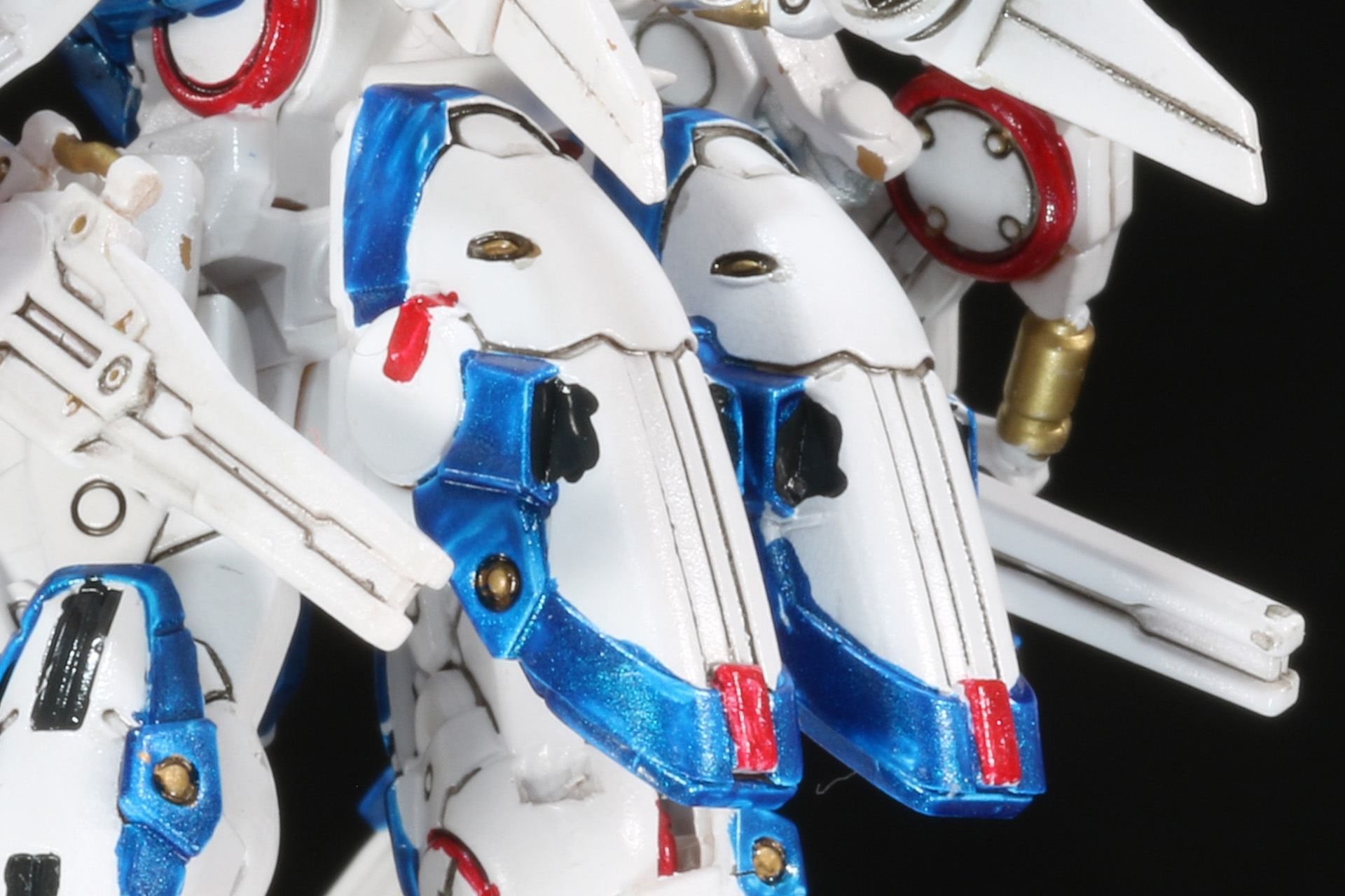 リア・スカートも色の情報でより重厚感あるものに