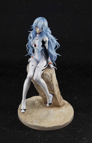 綾波レイ　新劇版1/8完成品　エヴァンゲリオン フィギュア Amazon.co.jp: エヴァンゲリヲン新劇場版 綾波レイ (1/8スケールPVC