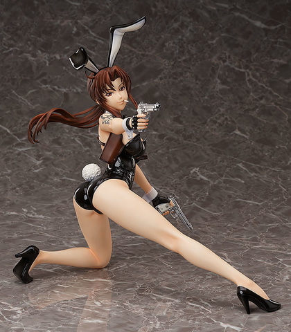 脚線美へのこだわりを感じる「BLACK LAGOON」よりレヴィのバニー