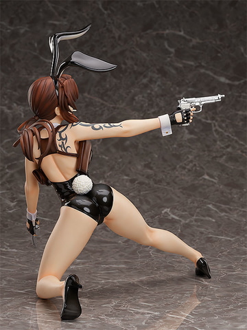 脚線美へのこだわりを感じる「BLACK LAGOON」よりレヴィのバニー