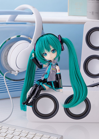 みんなの歌姫「初音ミク」がドール化！ 本日予約受付開始