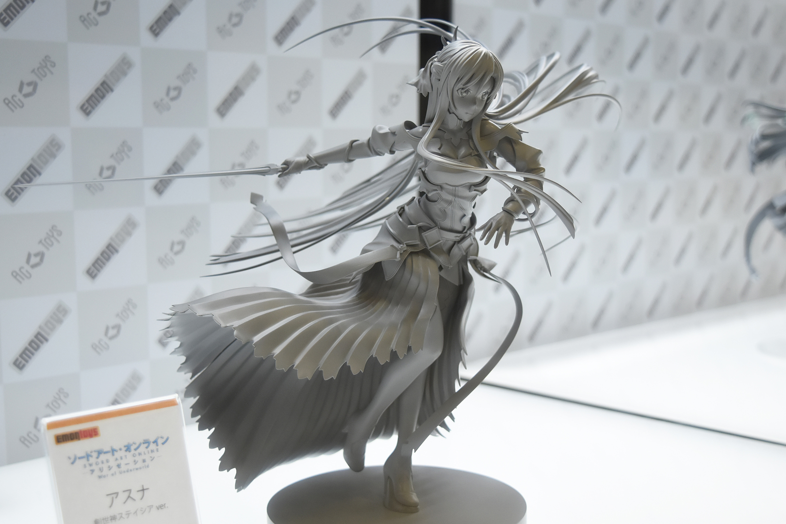 「アスナ 創世神ステイシアver.」。躍動感のあるポージングが非常にカッコ良い