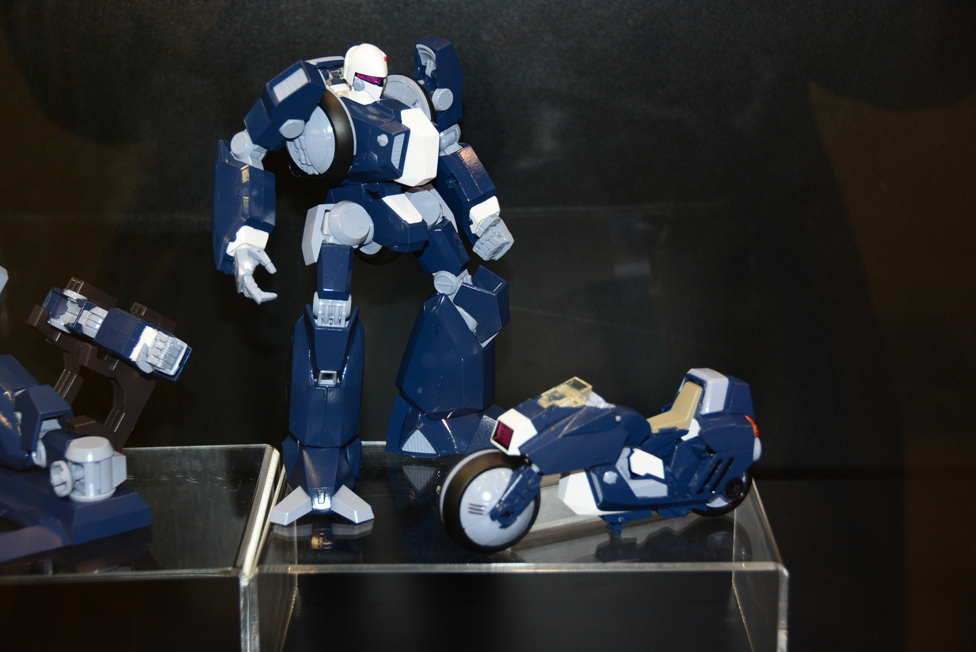 機体のデザインはガーランドとの類似が見られる