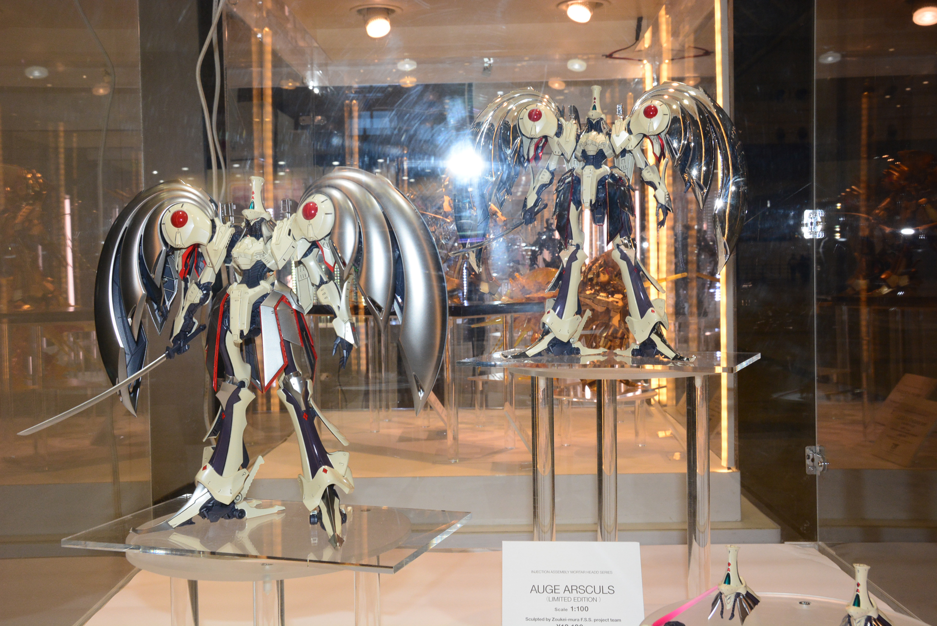 発売中の「IMS 1/100 オージェ・アルスキュル」。限定版はメッキ加工が施されている