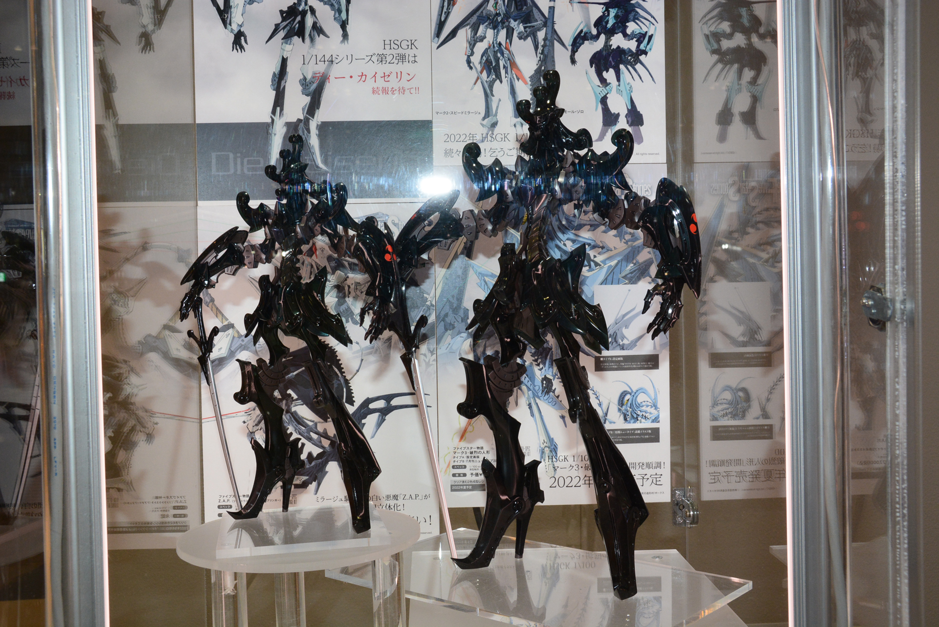 レジンキットの「ハイスペックガレージキット ダッカス ブラックナイト」。小さい1/144スケールは限定販売