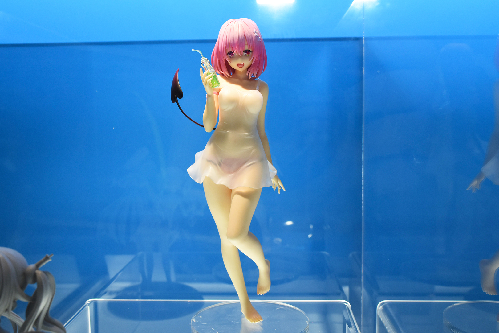 キャミソールの透け具合がグッとくる