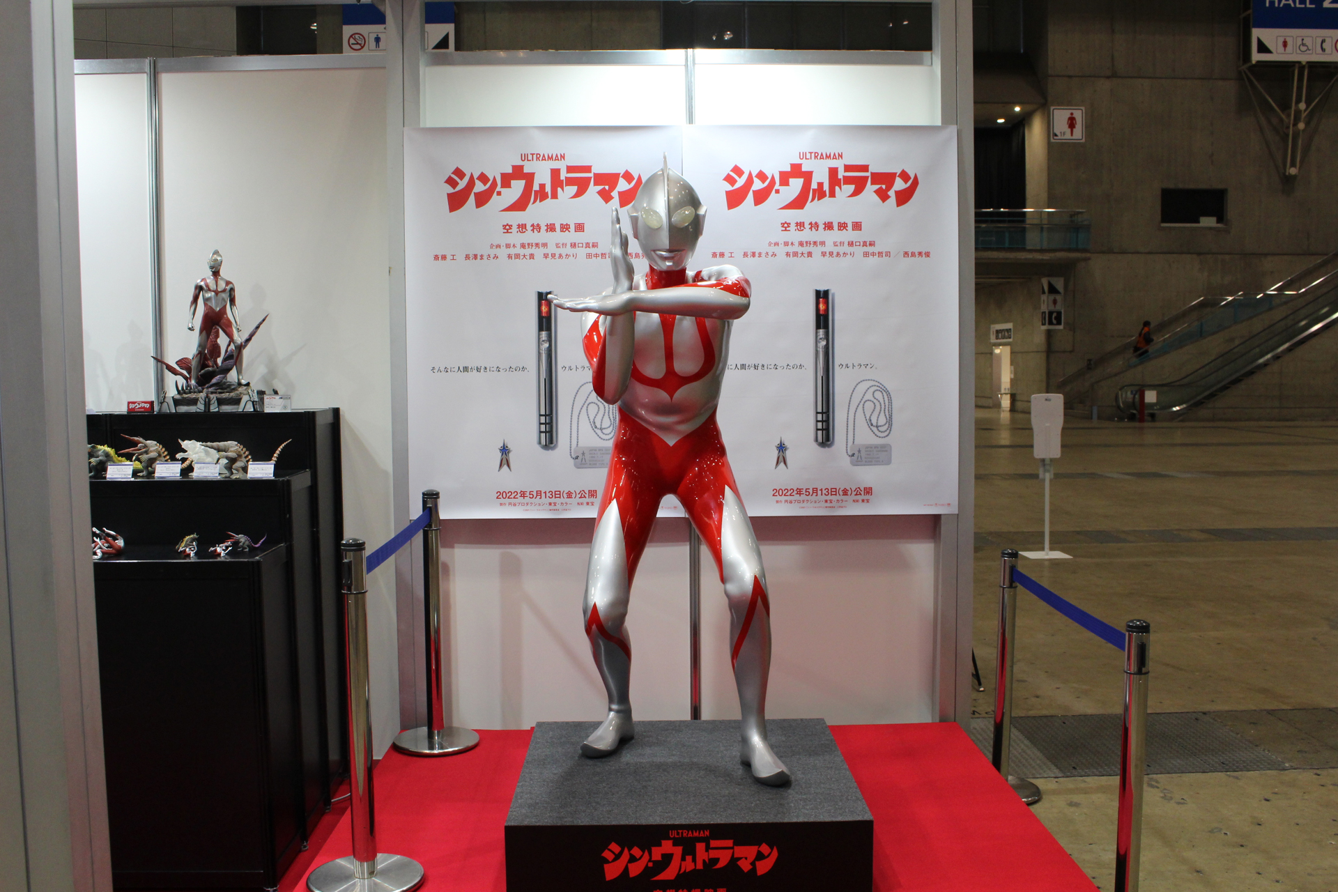 記念撮影コーナーになっていた、ウルトラマンとイーヴィルトリガー＆ウルトラマントリガーのスタチュー