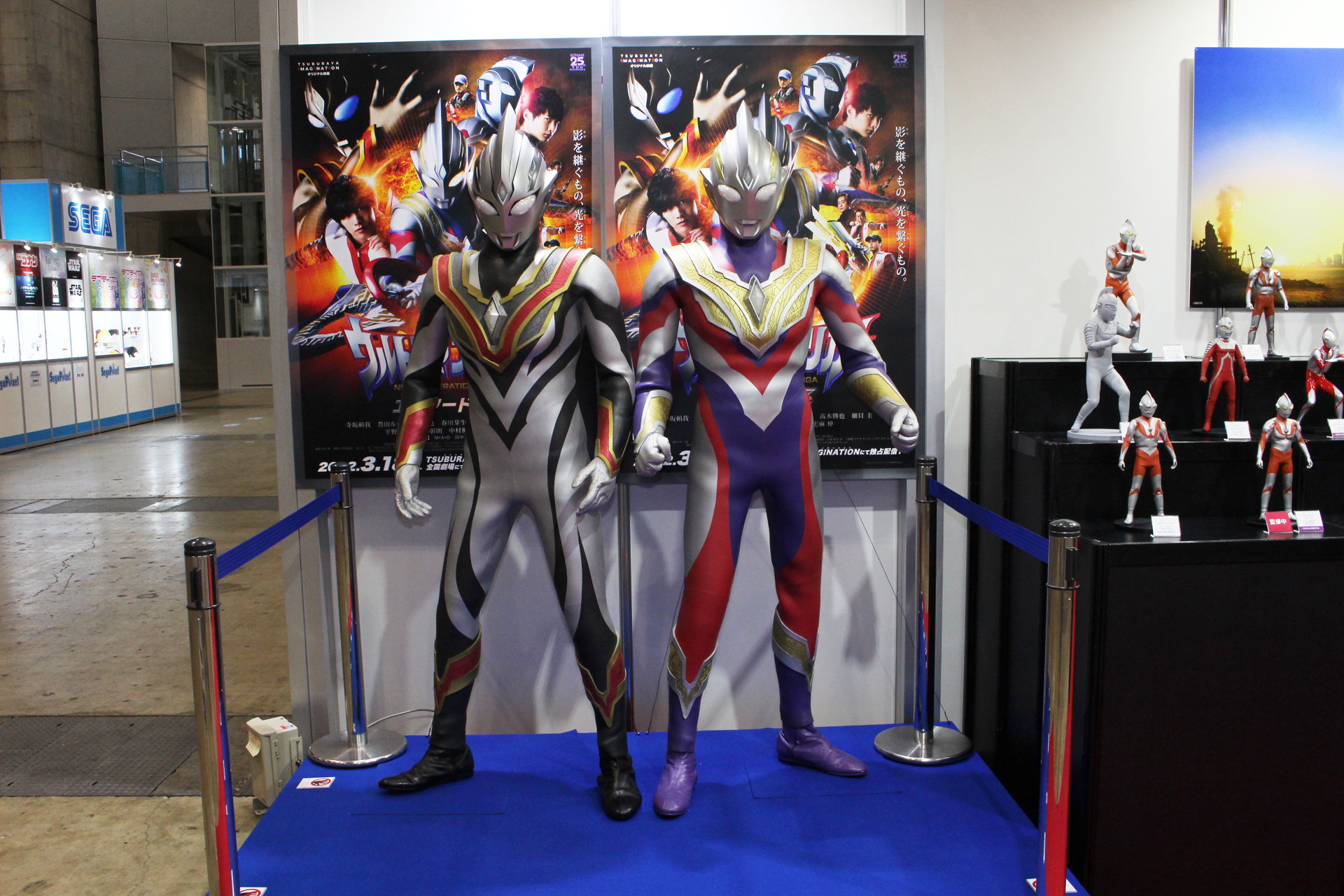 記念撮影コーナーになっていた、ウルトラマンとイーヴィルトリガー＆ウルトラマントリガーのスタチュー