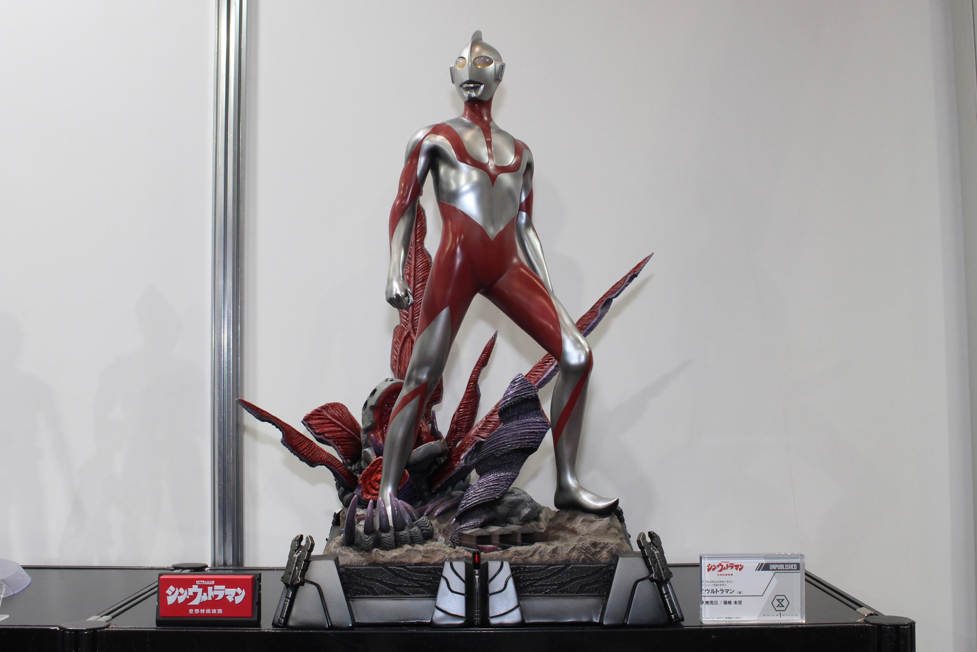 プライム1スタジオの「プレミアムマスターライン シン・ウルトラマン ウルトラマン（仮）」。全高40cmはあろうかという迫力のスタチュー