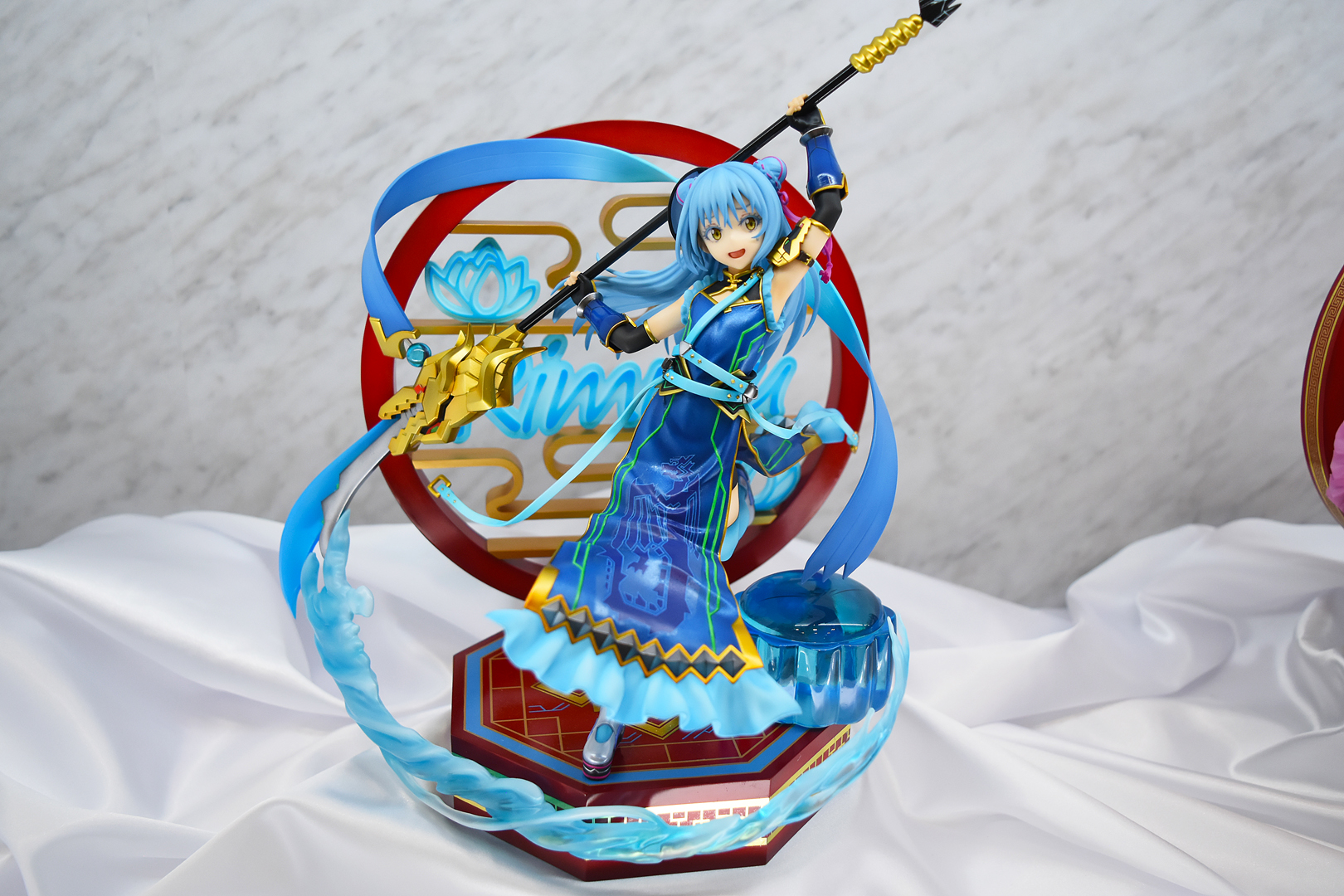 エフェクトや飾りのパーツがとにかく豪華。戸惑いの表情も良い