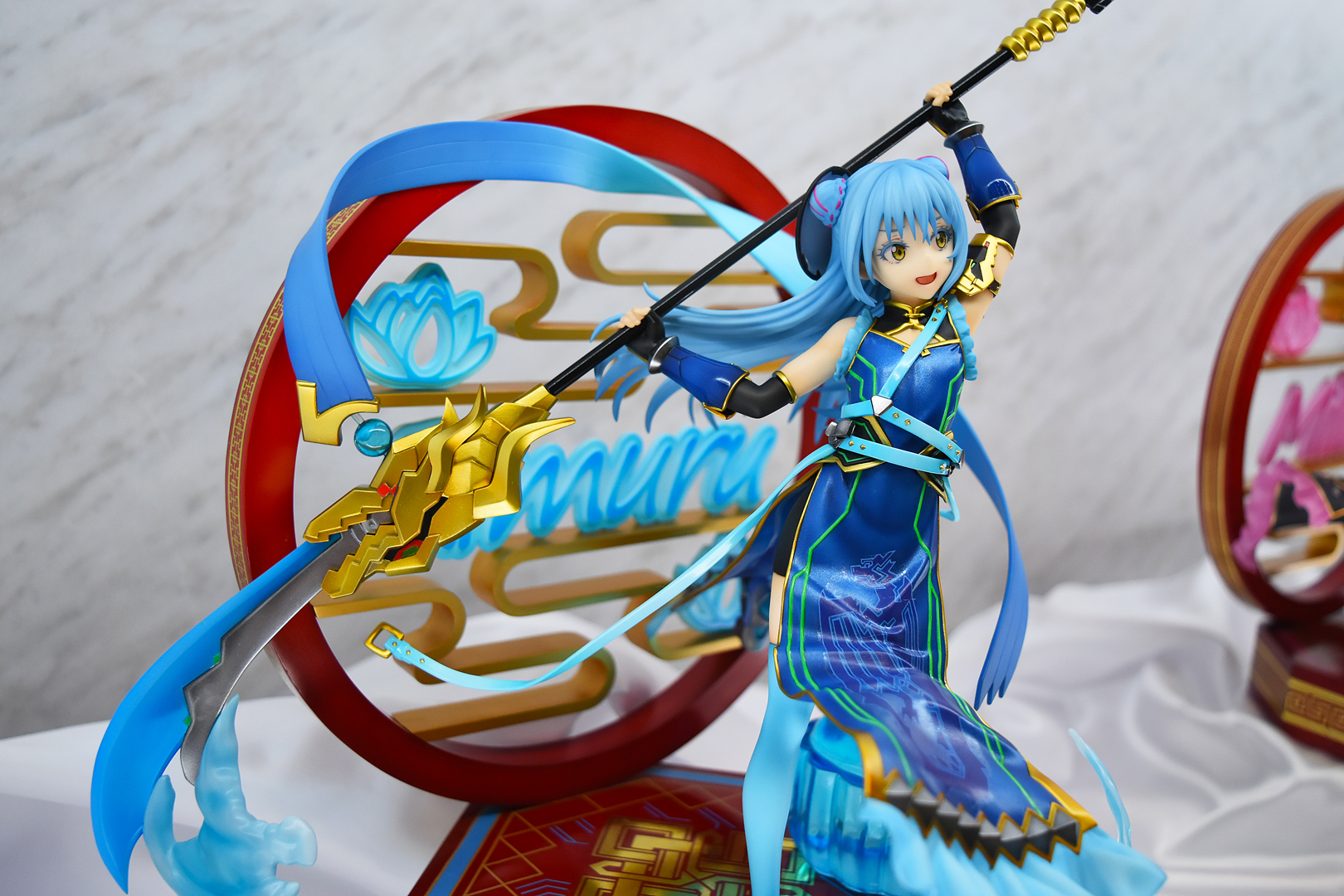 エフェクトや飾りのパーツがとにかく豪華。戸惑いの表情も良い