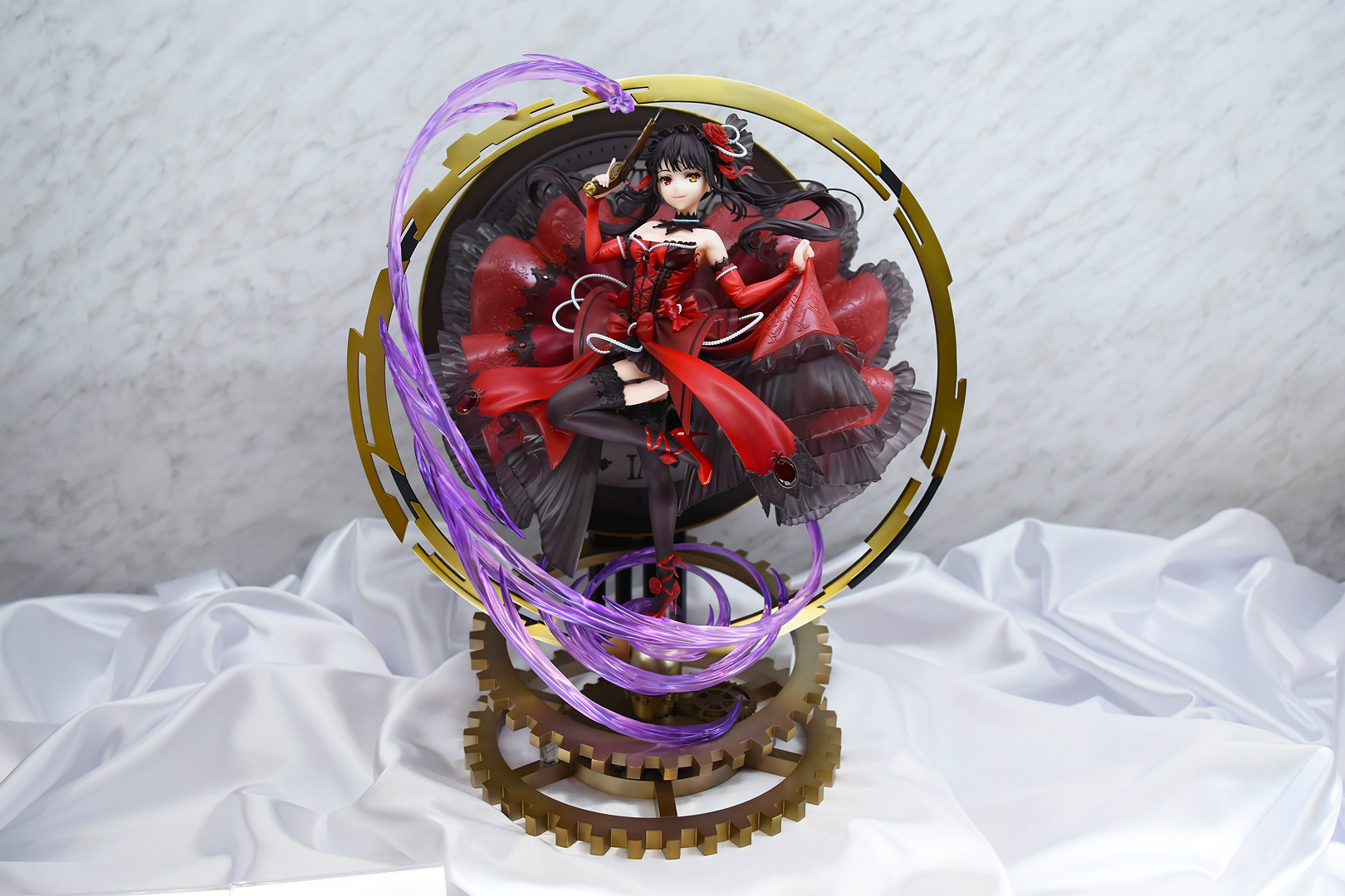 本体ほどある背後の刻々帝はインパクト大