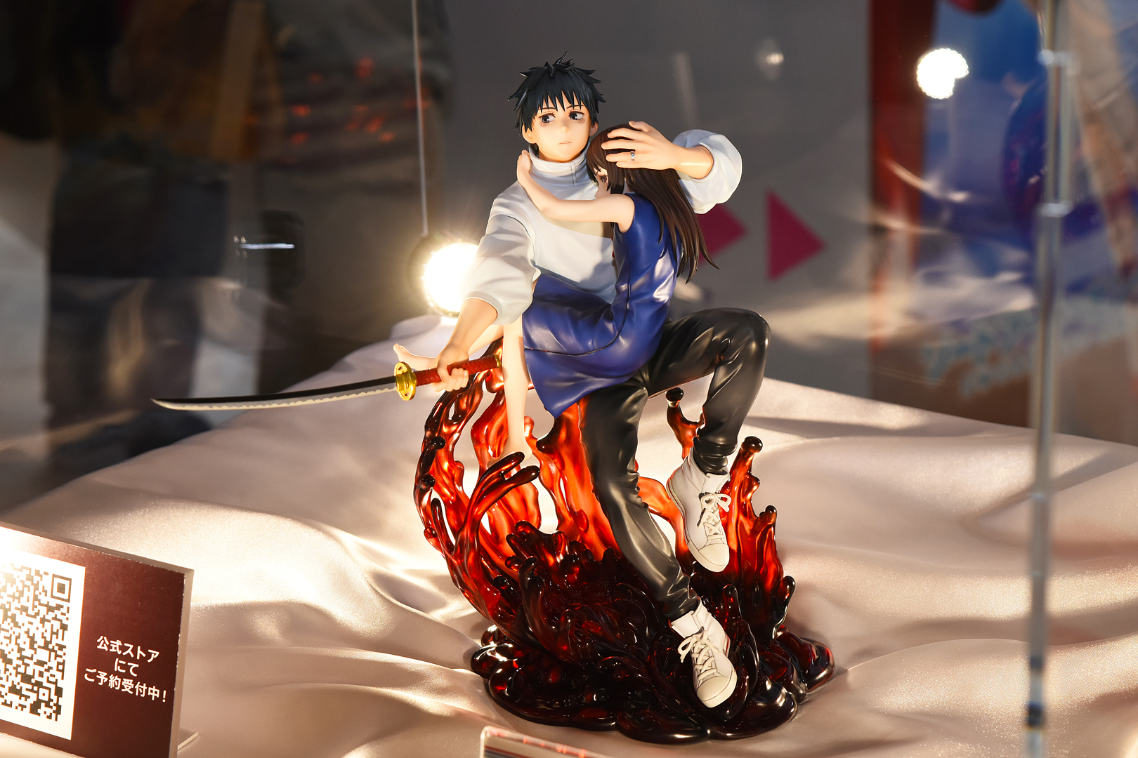 祈本里香を抱きかかえ、刀を握る姿は、「呪術」ファンなら震えるほどのカッコ良さだ